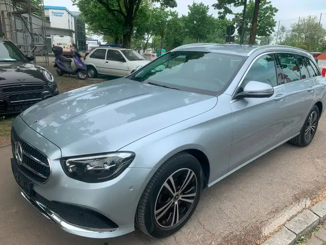 Mercedes-Benz E 220 d T*Avantgarde*MBUX* Kamera*