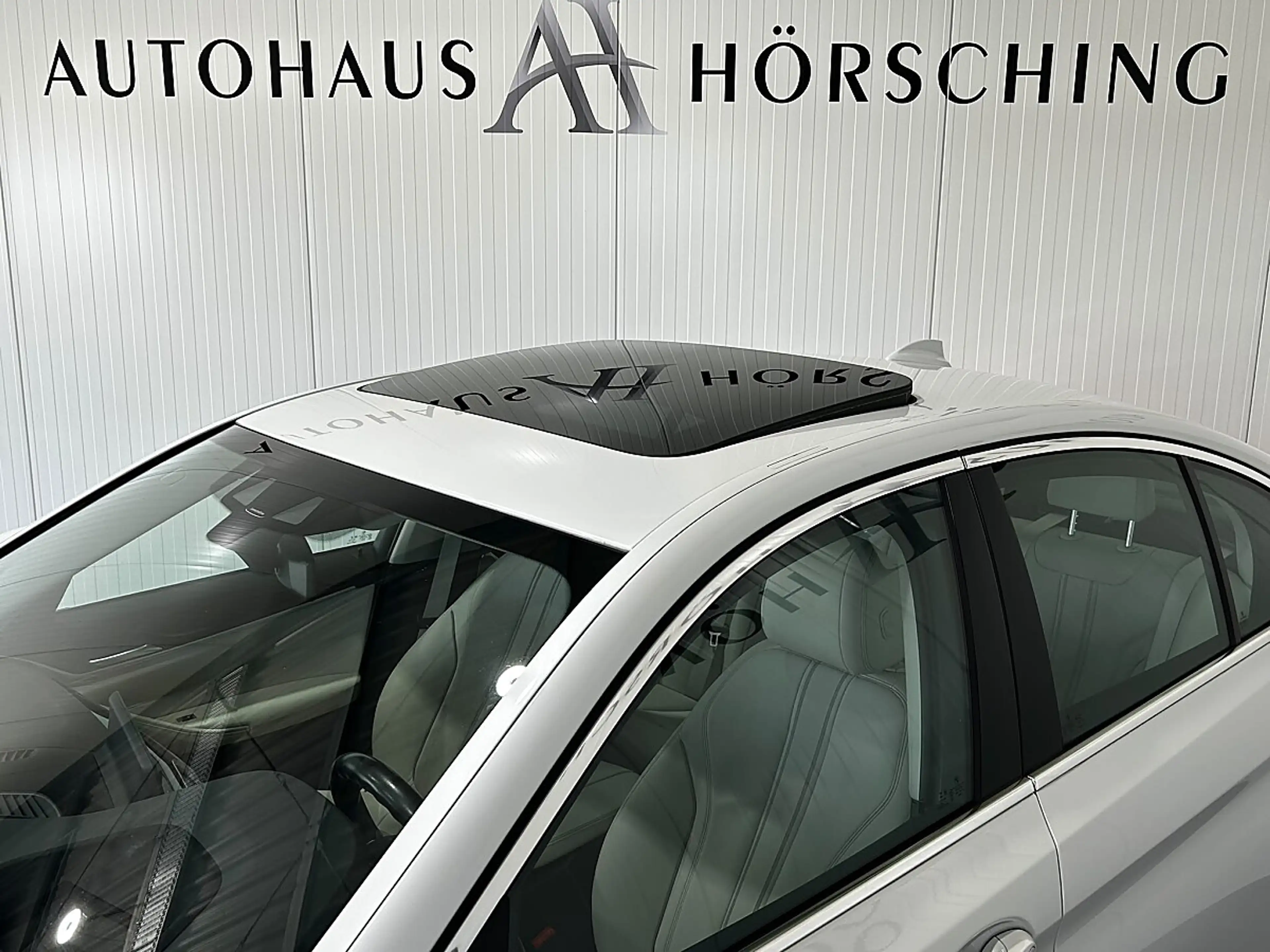 BMW 518 d Aut.//SCHIEBEDACH//HEAD-UP//360°-KAMERA//AMBI... — photo 4