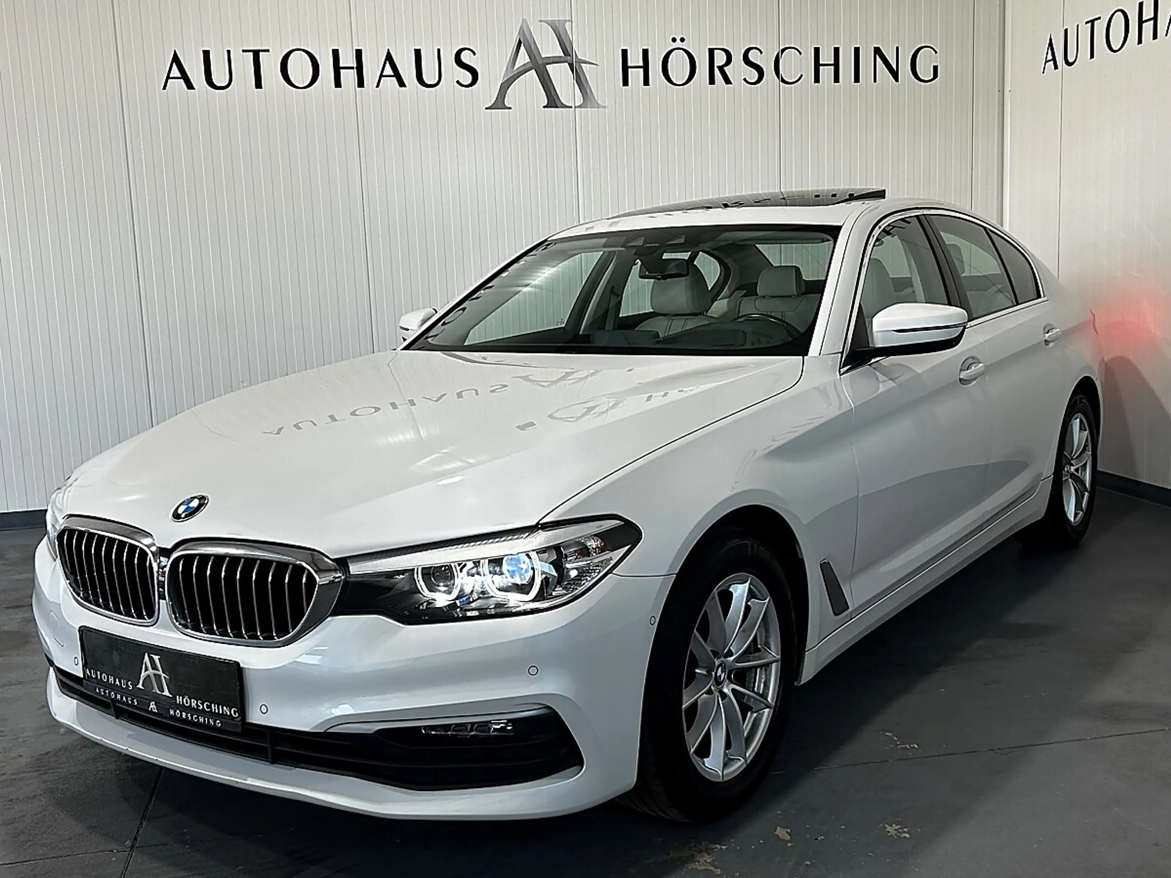 BMW 518 d Aut.//SCHIEBEDACH//HEAD-UP//360°-KAMERA//AMBI... — photo 3