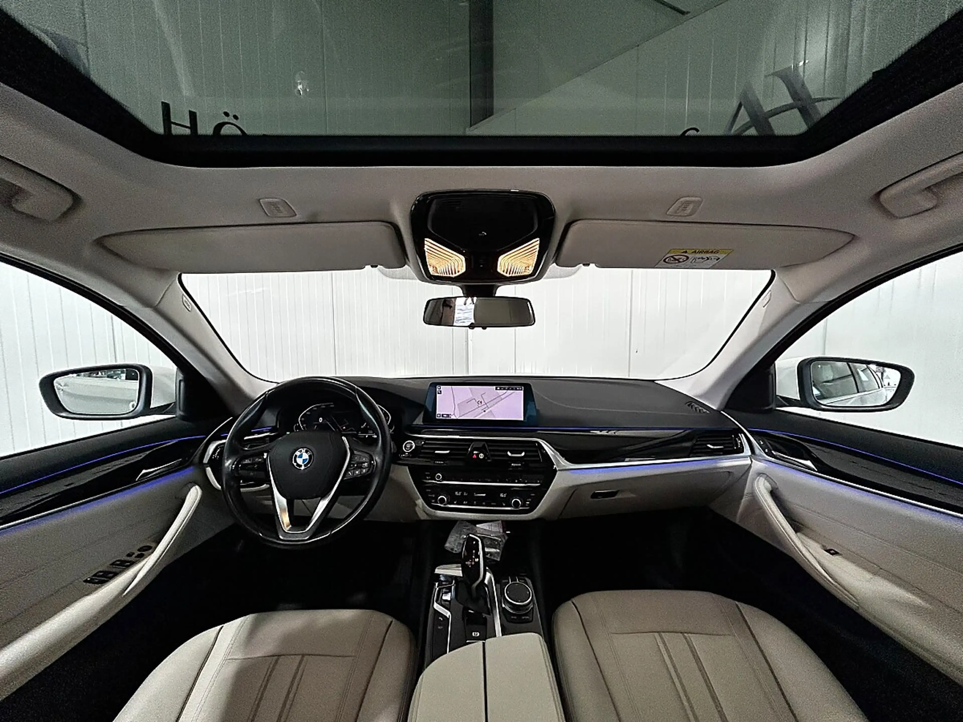 BMW 518 d Aut.//SCHIEBEDACH//HEAD-UP//360°-KAMERA//AMBI... — photo 9
