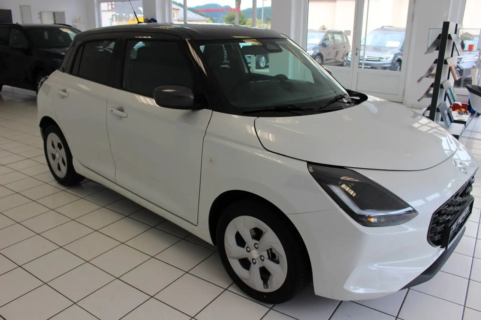 Suzuki Swift 1.2 Dualjet Hybrid 61 kW Comfort,LED Weiß - 2