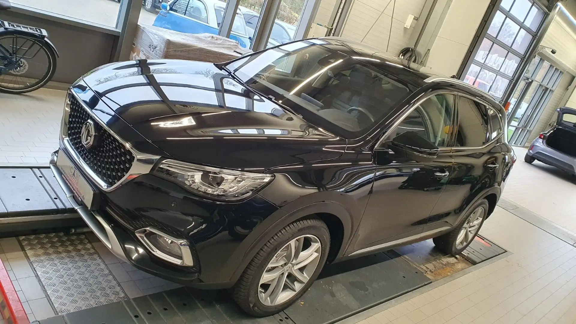 MG EHS Luxury PHEV Navi Leder Pano Android AHK Noir - 2