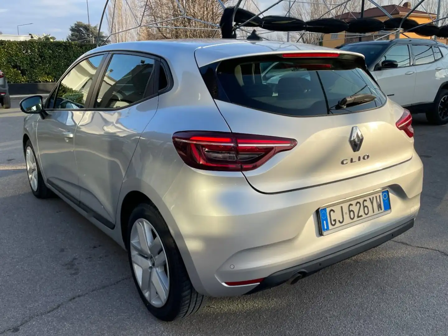 Renault Clio TCe 90 CV Business - PROMO Silber - 2