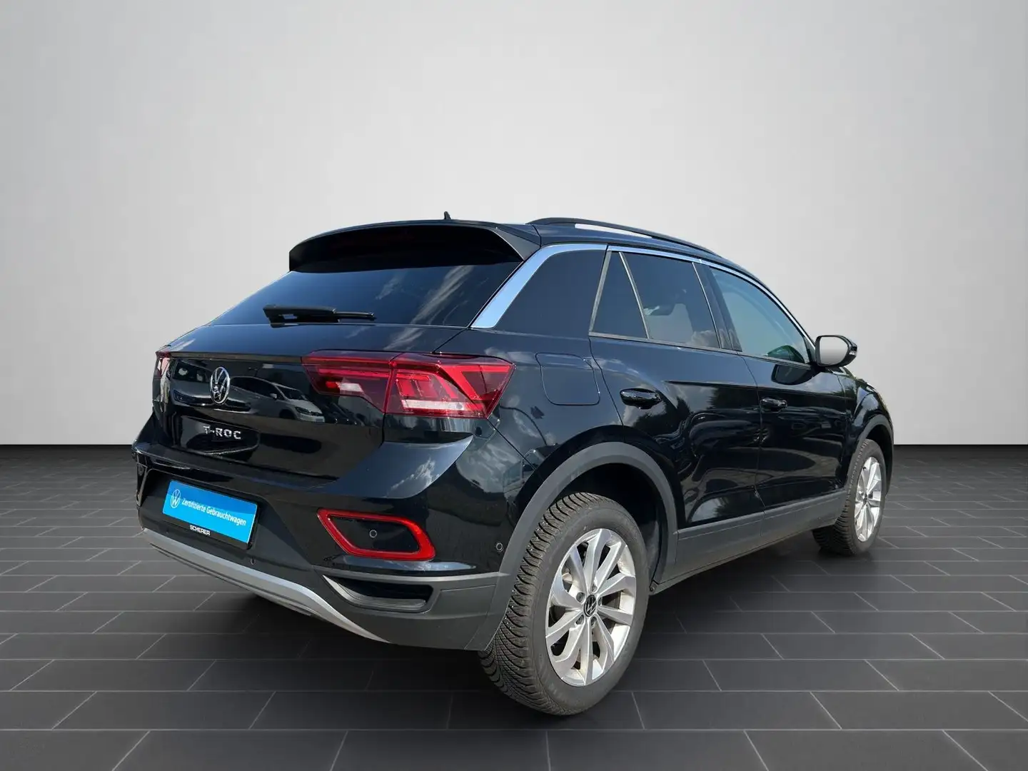 Volkswagen T-Roc 1.5 TSI Life DSG ACC LED NAVI PDC RFK SHZ Zwart - 2