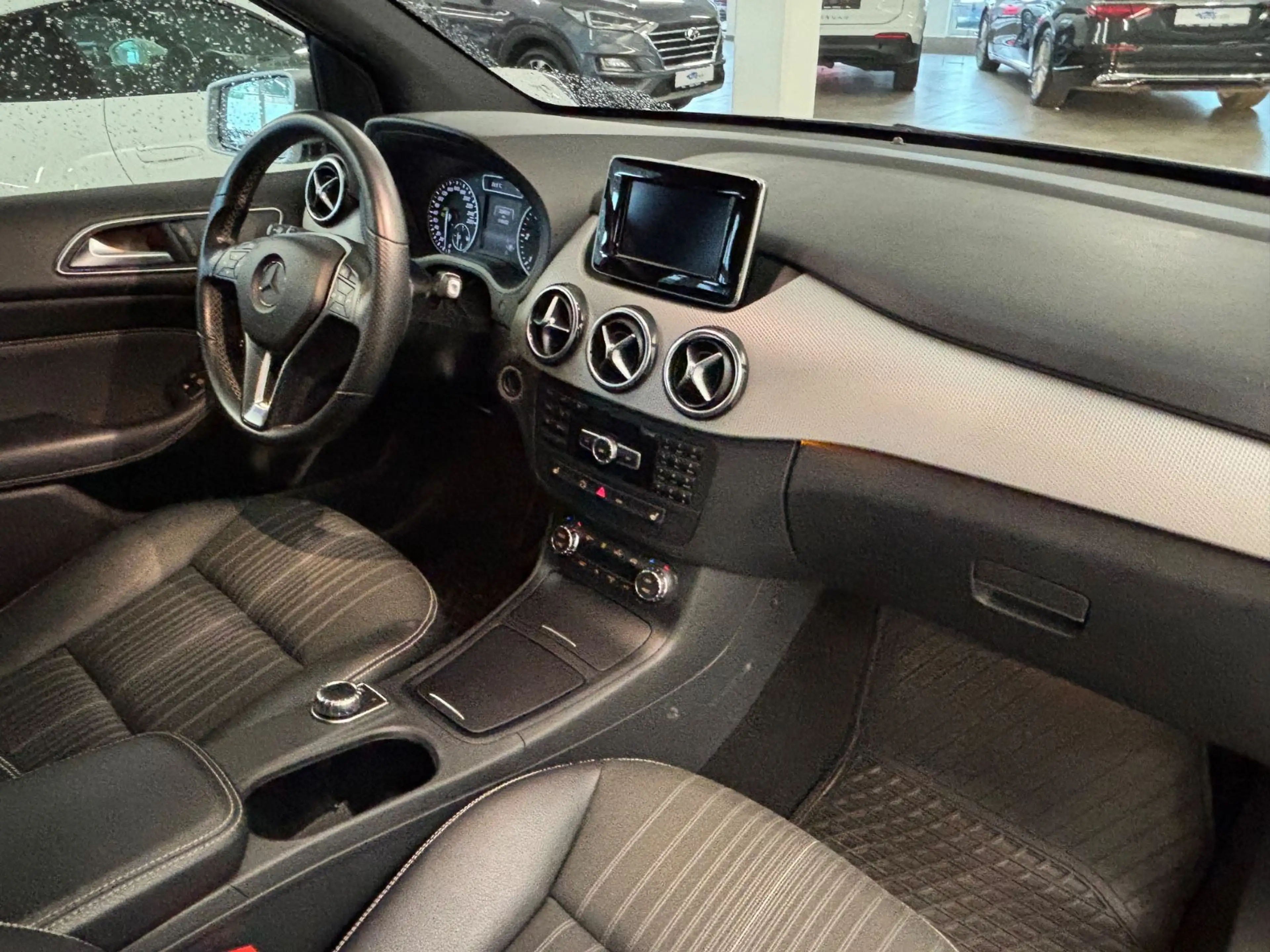 Mercedes-Benz B 180 CDI *Automatik *AHK *Neue Allwetterreifen — photo 12