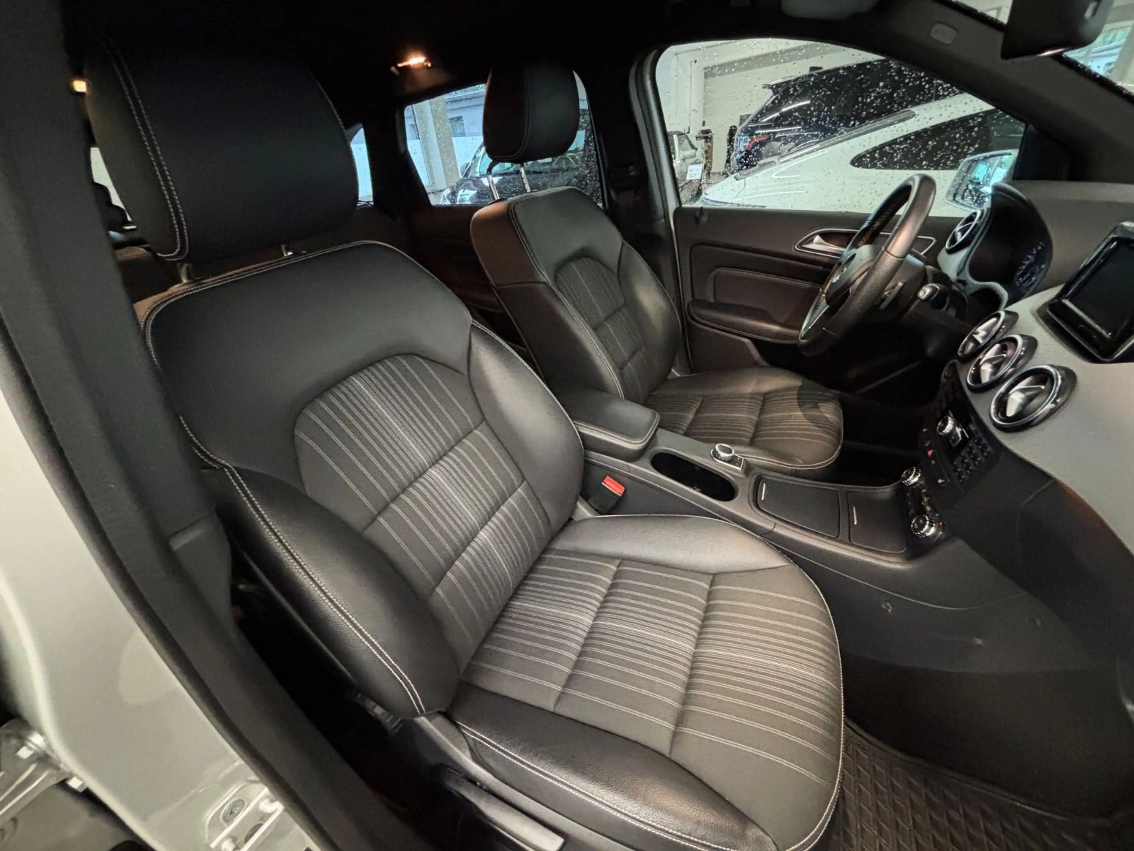 Mercedes-Benz B 180 CDI *Automatik *AHK *Neue Allwetterreifen — photo 13