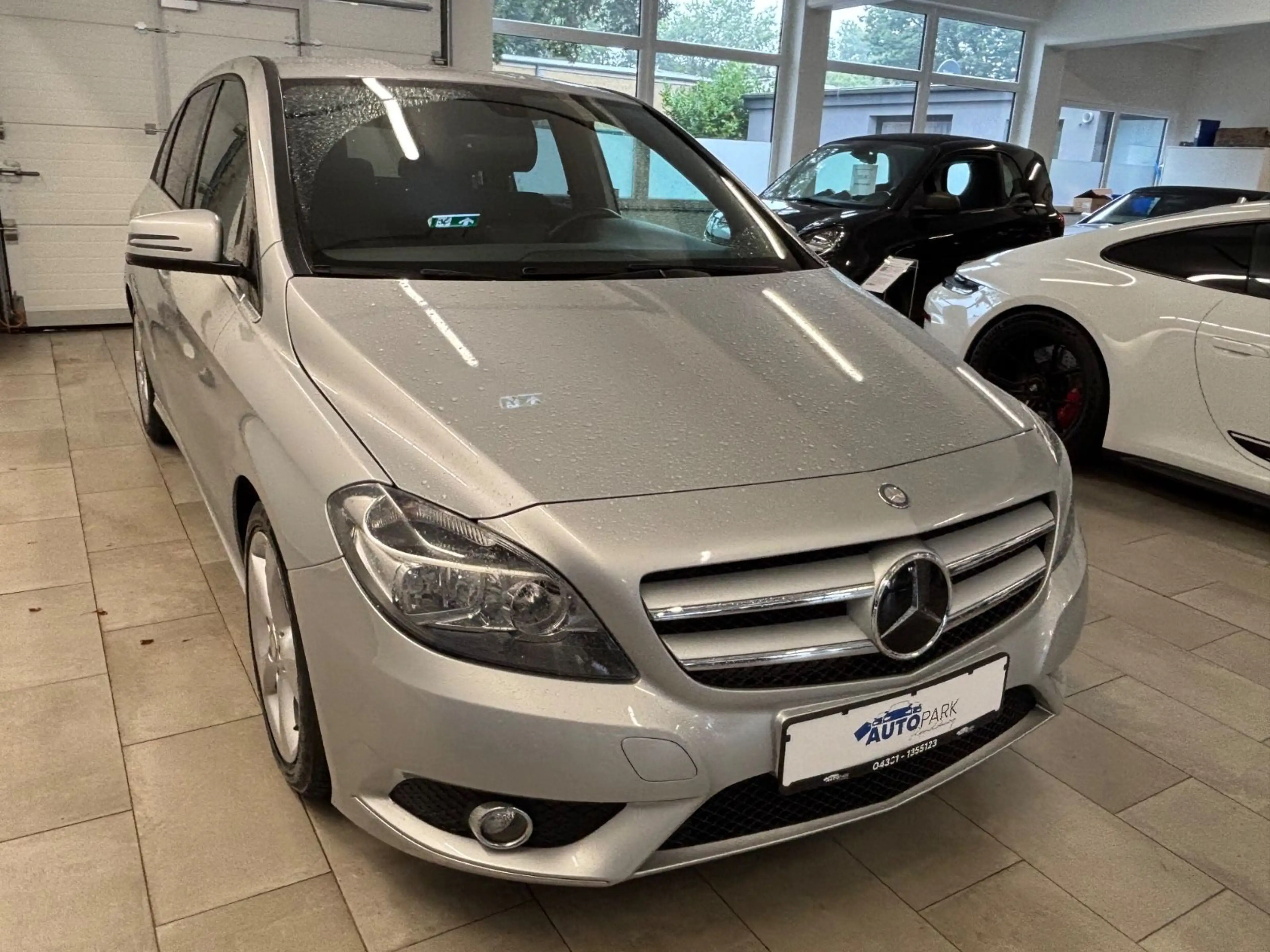 Mercedes-Benz B 180 CDI *Automatik *AHK *Neue Allwetterreifen — photo 3