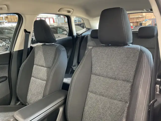 BMW 2 Series view 8