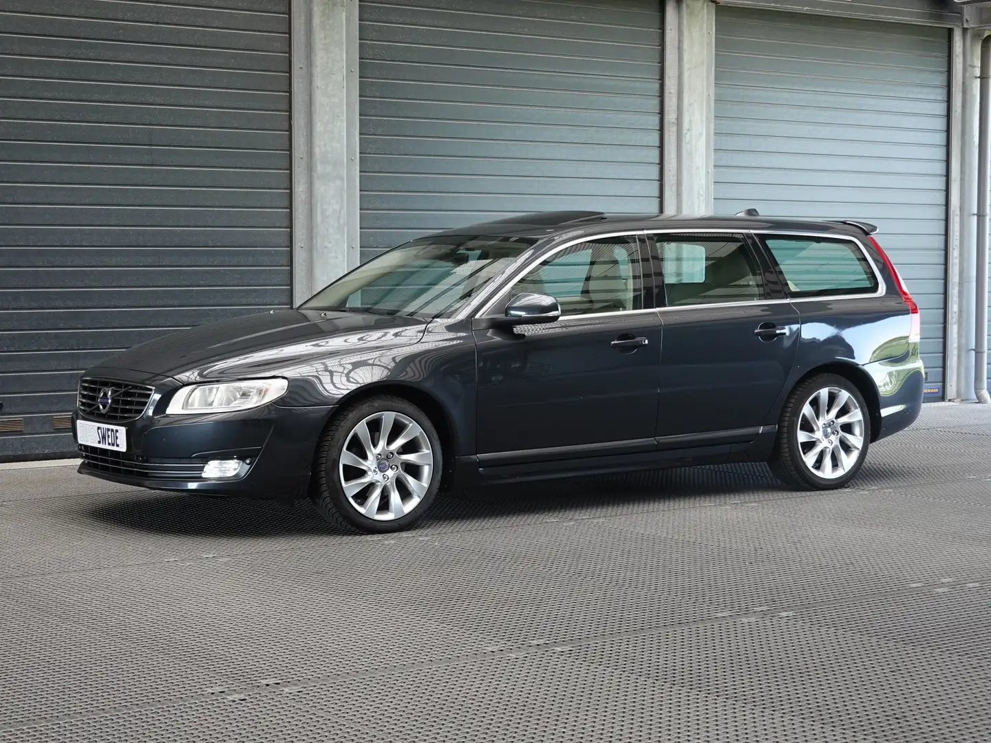 Volvo V70 1.6 T4 Nordic+ Gris - 1