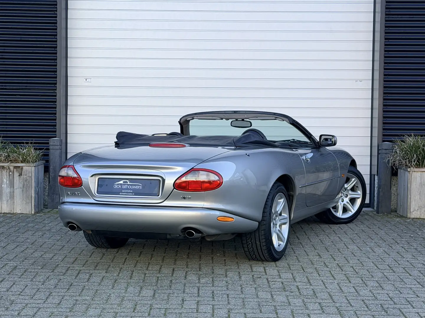 Jaguar XK8 4.0 V8 Convertible / YOUNGTIMER / 17 JAAR IN BEZIT Grau - 2