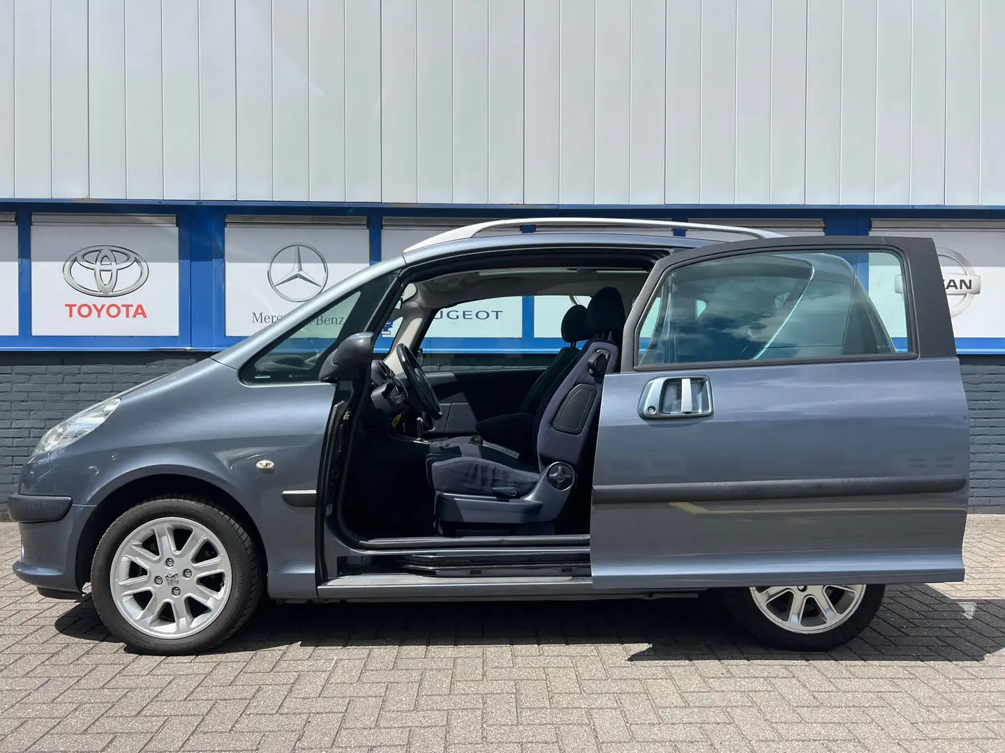 Peugeot 1007 1.6-16V Sesam Gentry Automaat 2006 NWE.APK 135000K Grijs - 2