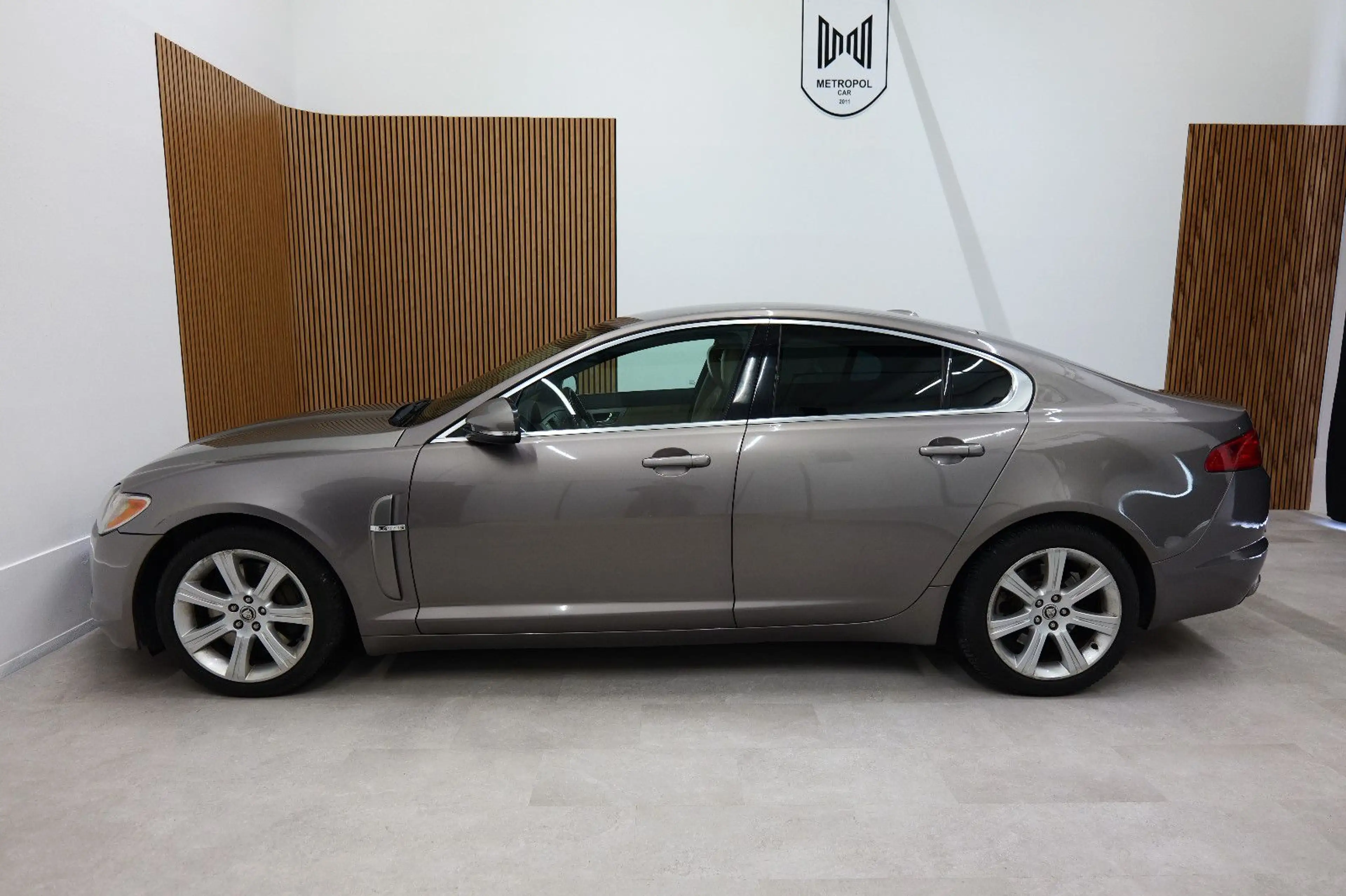 Jaguar XF 3.0 D V6 Luxury NAVI/KAM/TEMP/ZV/LM+TÜV 05.27 — photo 6