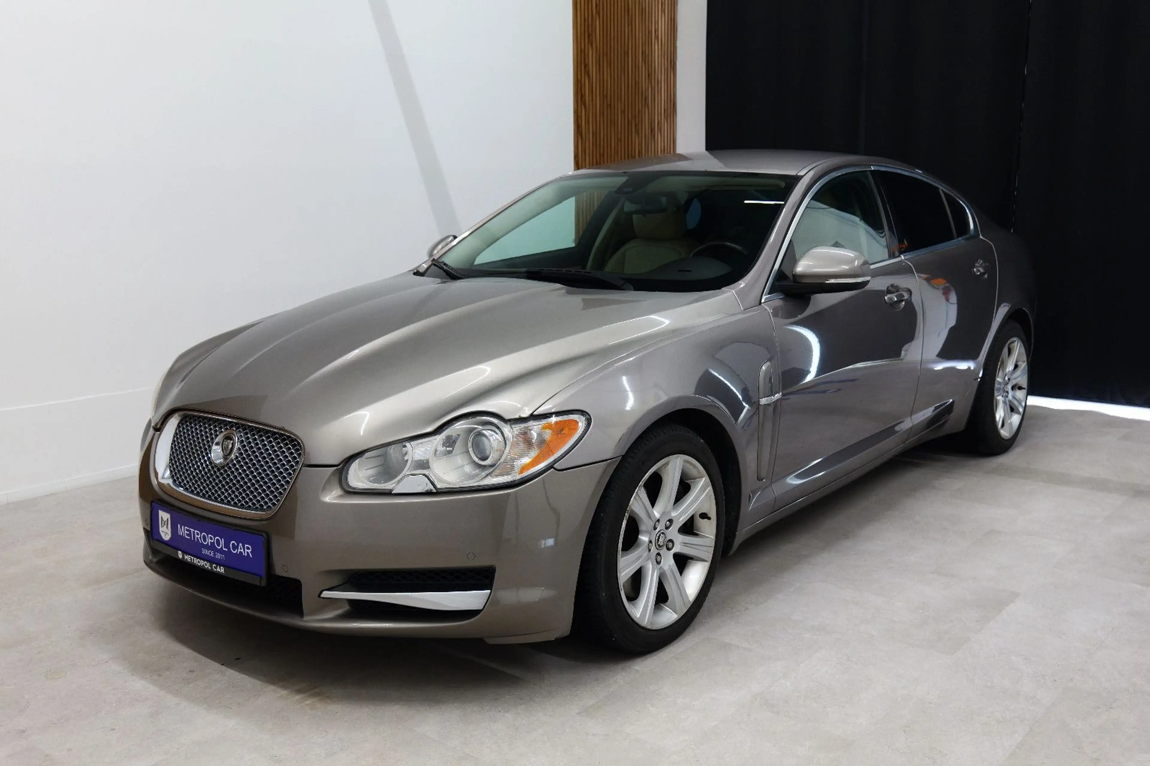 Jaguar XF 3.0 D V6 Luxury NAVI/KAM/TEMP/ZV/LM+TÜV 05.27 — photo 7