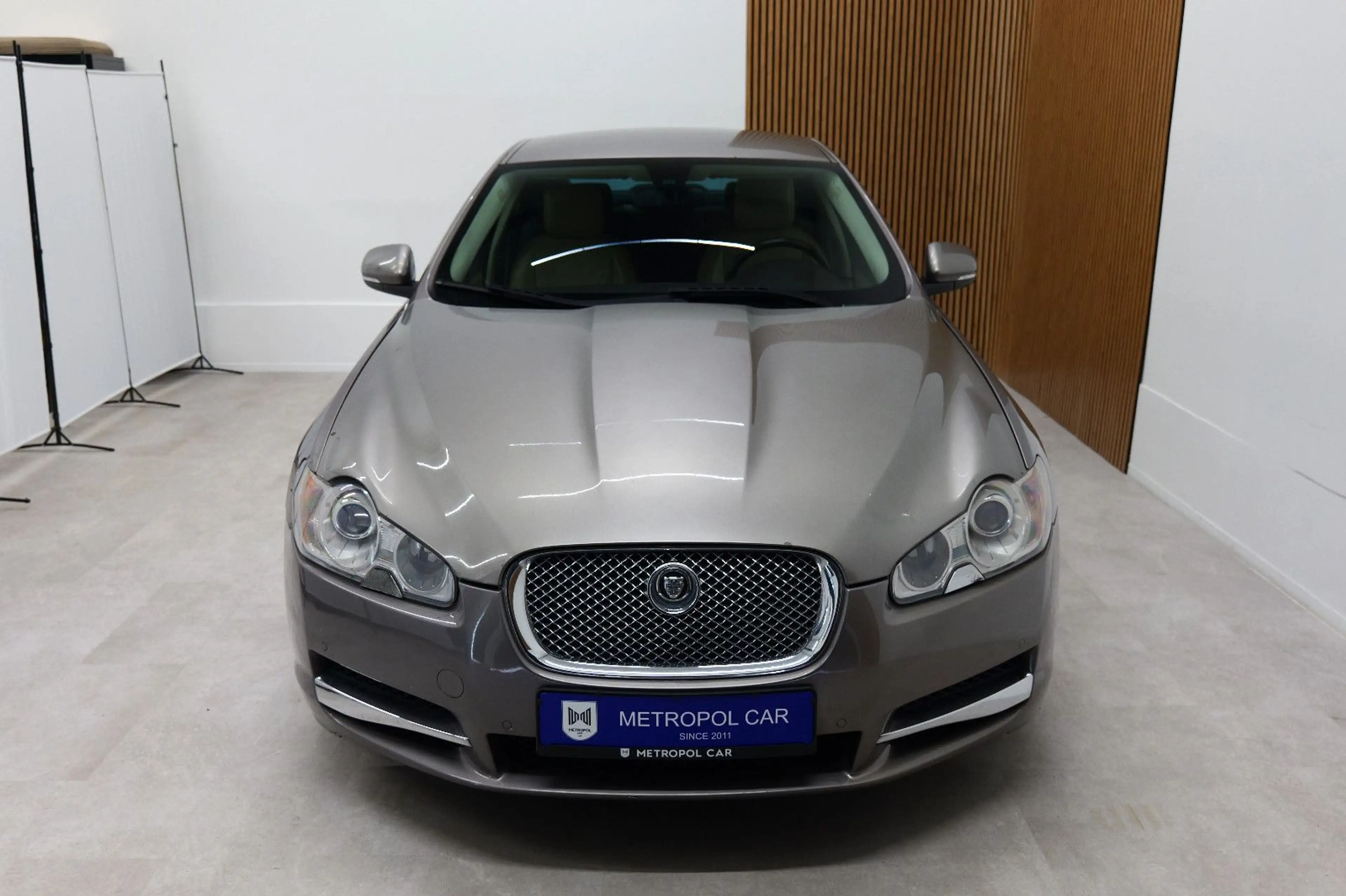 Jaguar XF 3.0 D V6 Luxury NAVI/KAM/TEMP/ZV/LM+TÜV 05.27 — photo 8
