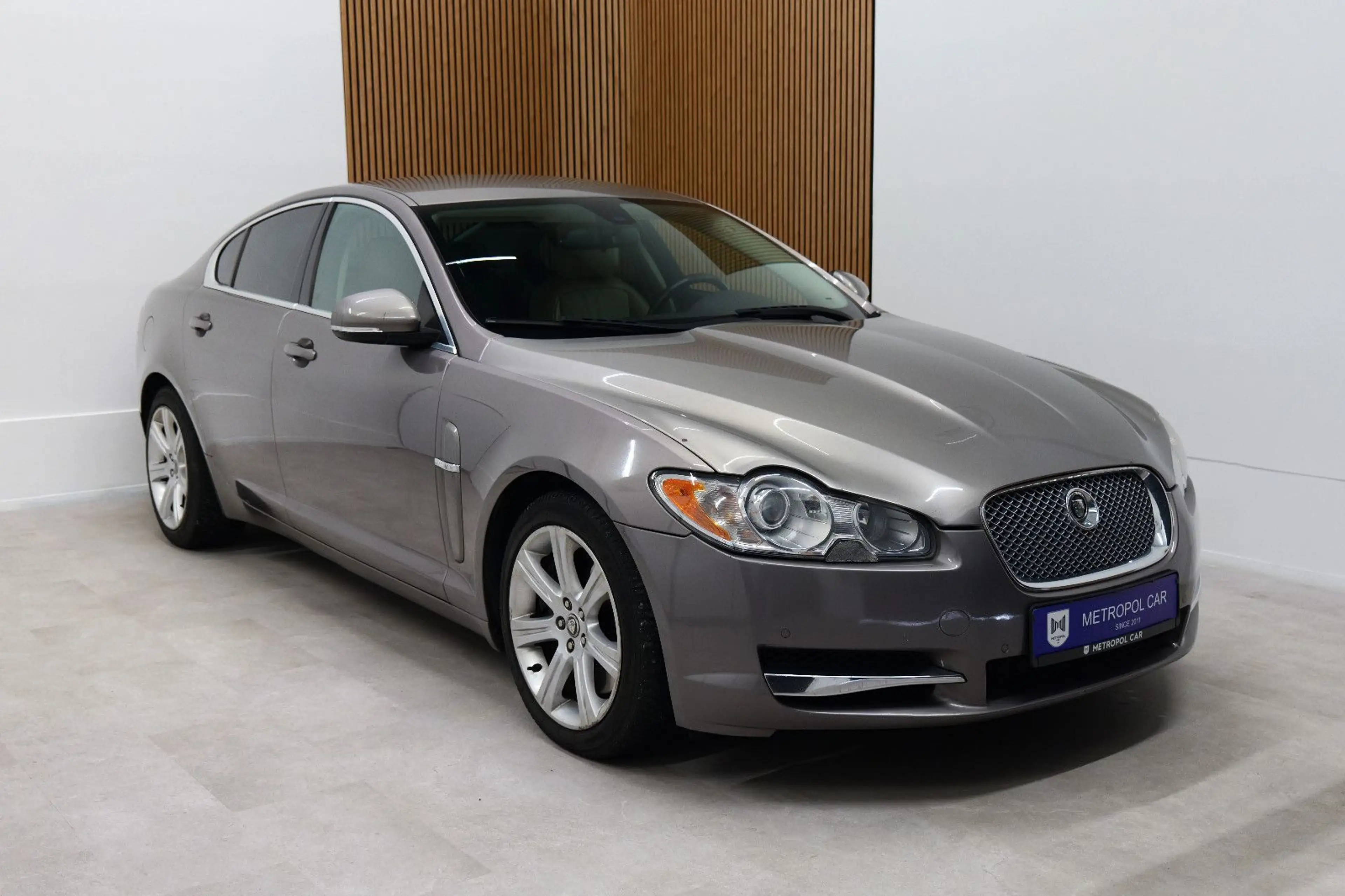 Jaguar XF 3.0 D V6 Luxury NAVI/KAM/TEMP/ZV/LM+TÜV 05.27