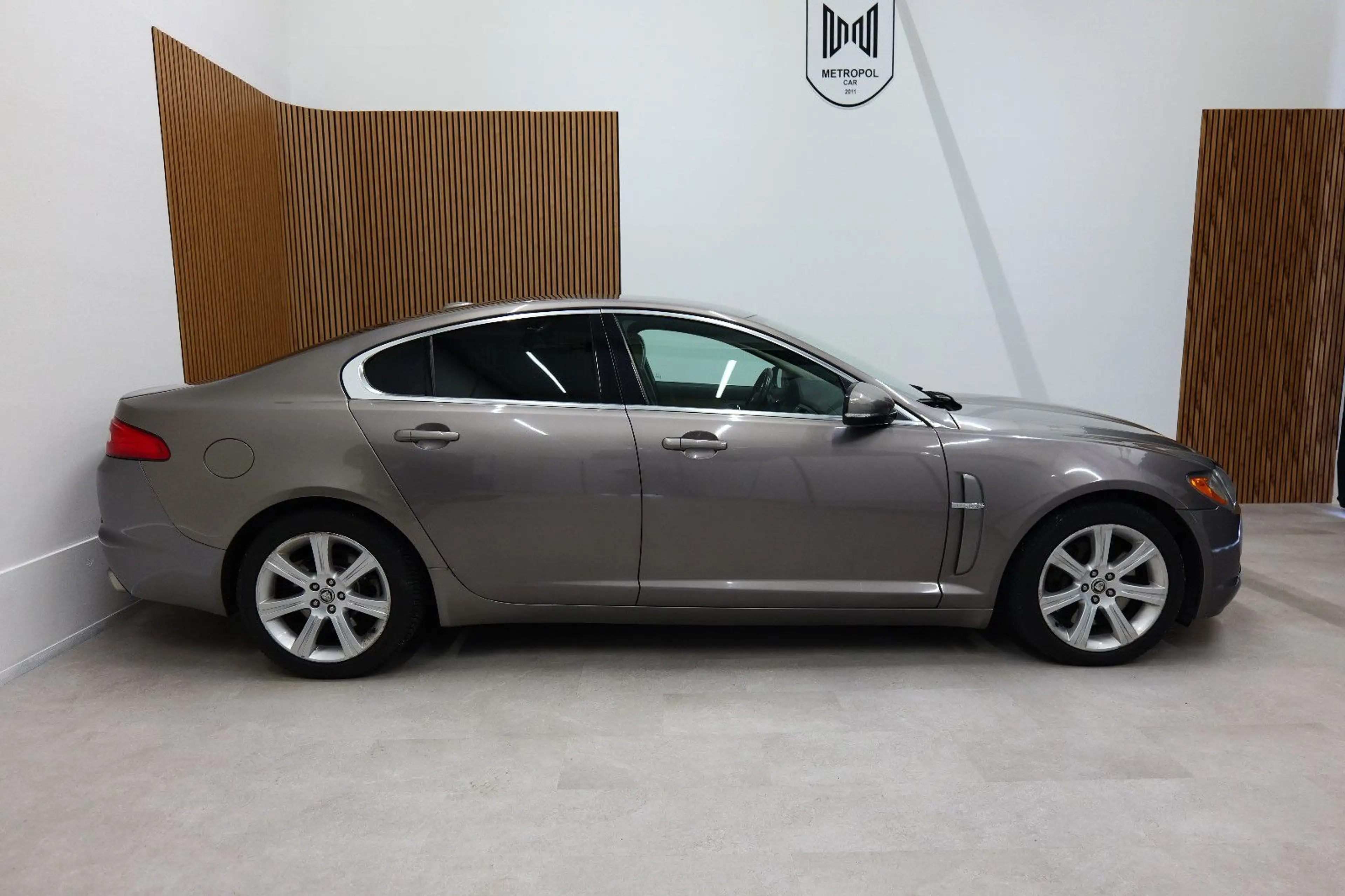 Jaguar XF 3.0 D V6 Luxury NAVI/KAM/TEMP/ZV/LM+TÜV 05.27 — photo 2