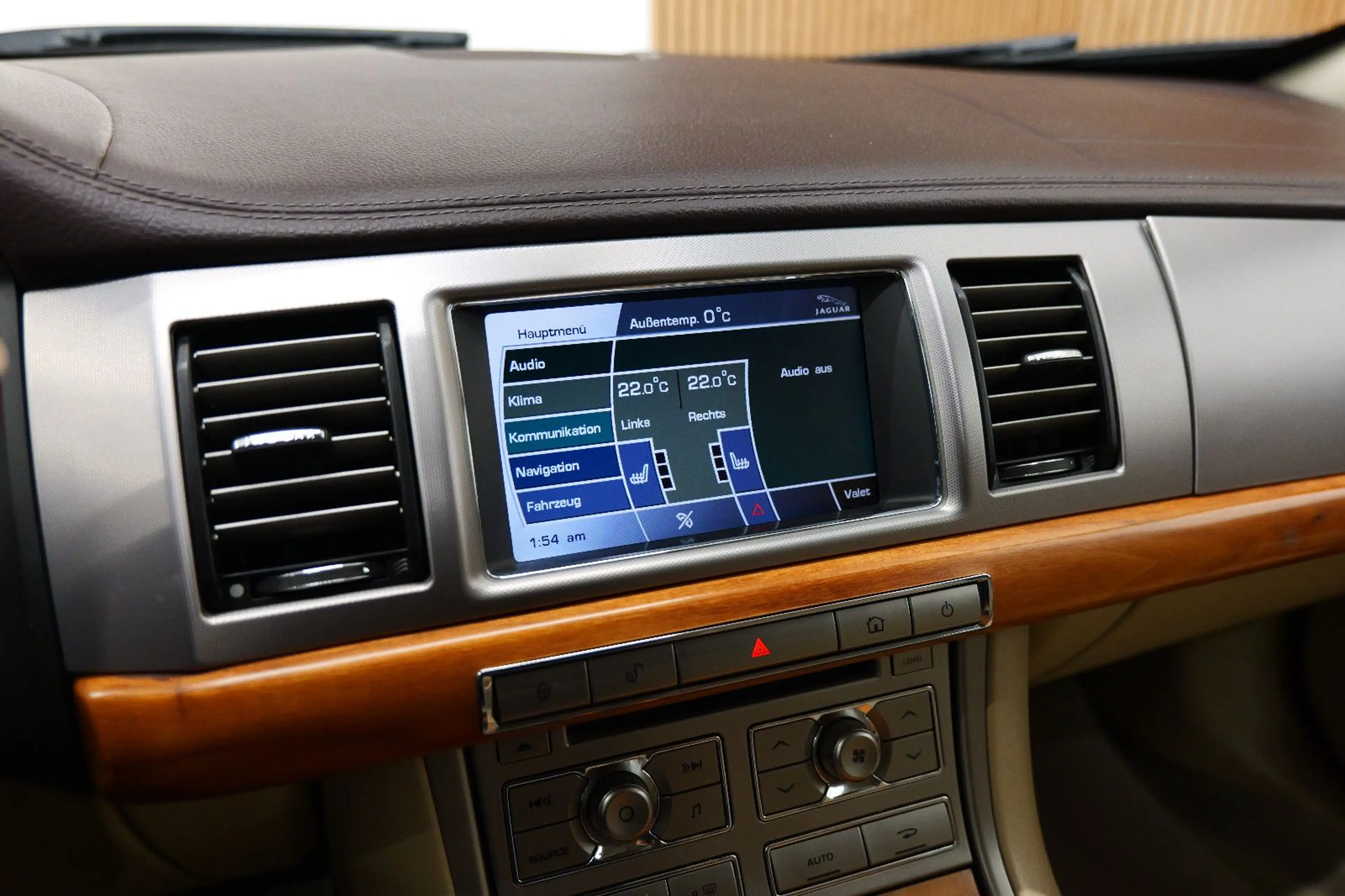Jaguar XF 3.0 D V6 Luxury NAVI/KAM/TEMP/ZV/LM+TÜV 05.27 — photo 13