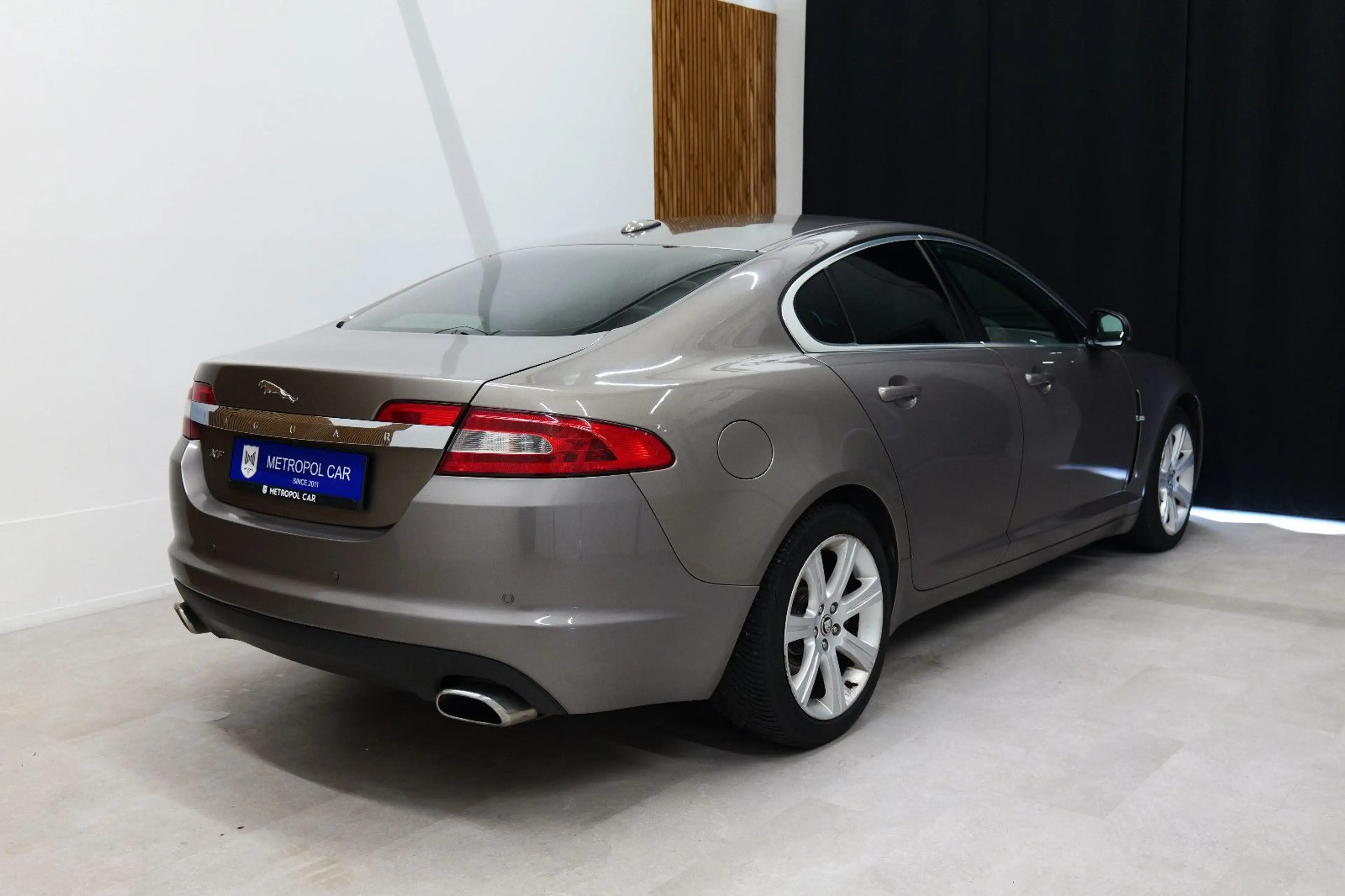 Jaguar XF 3.0 D V6 Luxury NAVI/KAM/TEMP/ZV/LM+TÜV 05.27 — photo 3