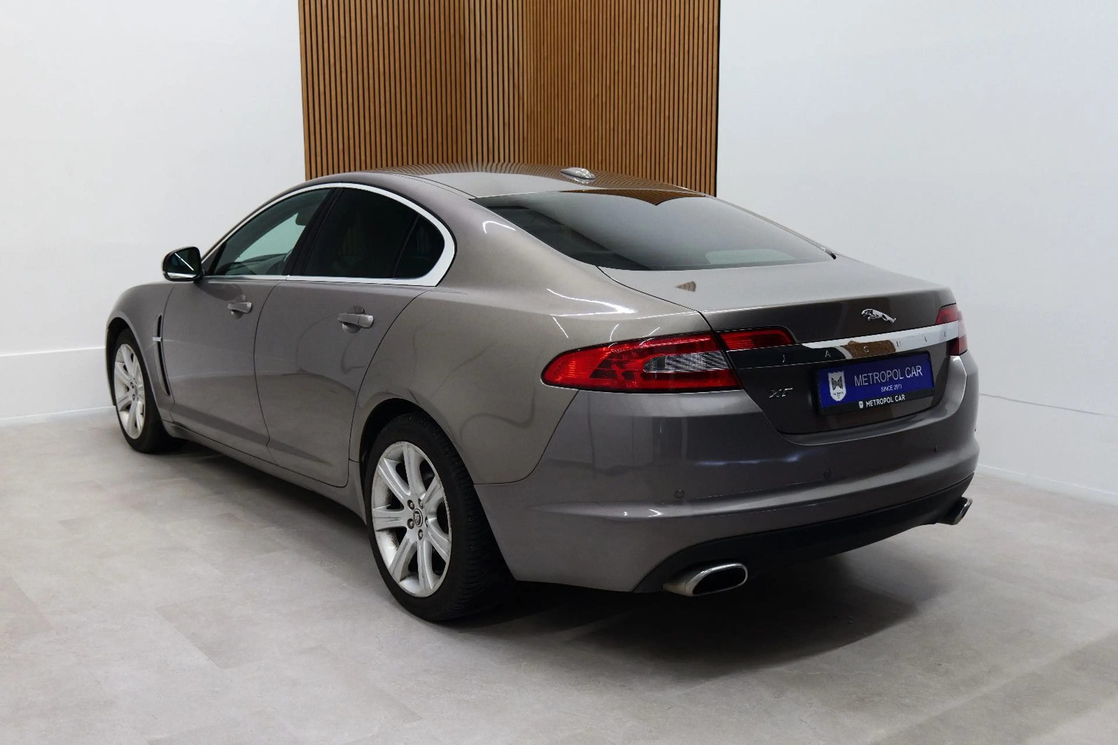 Jaguar XF 3.0 D V6 Luxury NAVI/KAM/TEMP/ZV/LM+TÜV 05.27 — photo 5