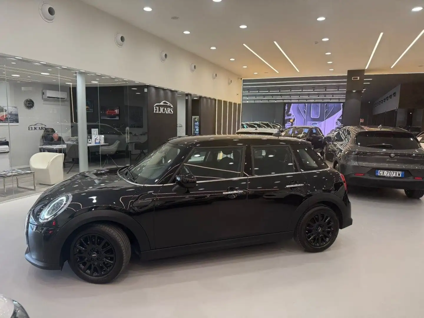 MINI Cooper 1.5 One Classic 5 porte Nero - 2