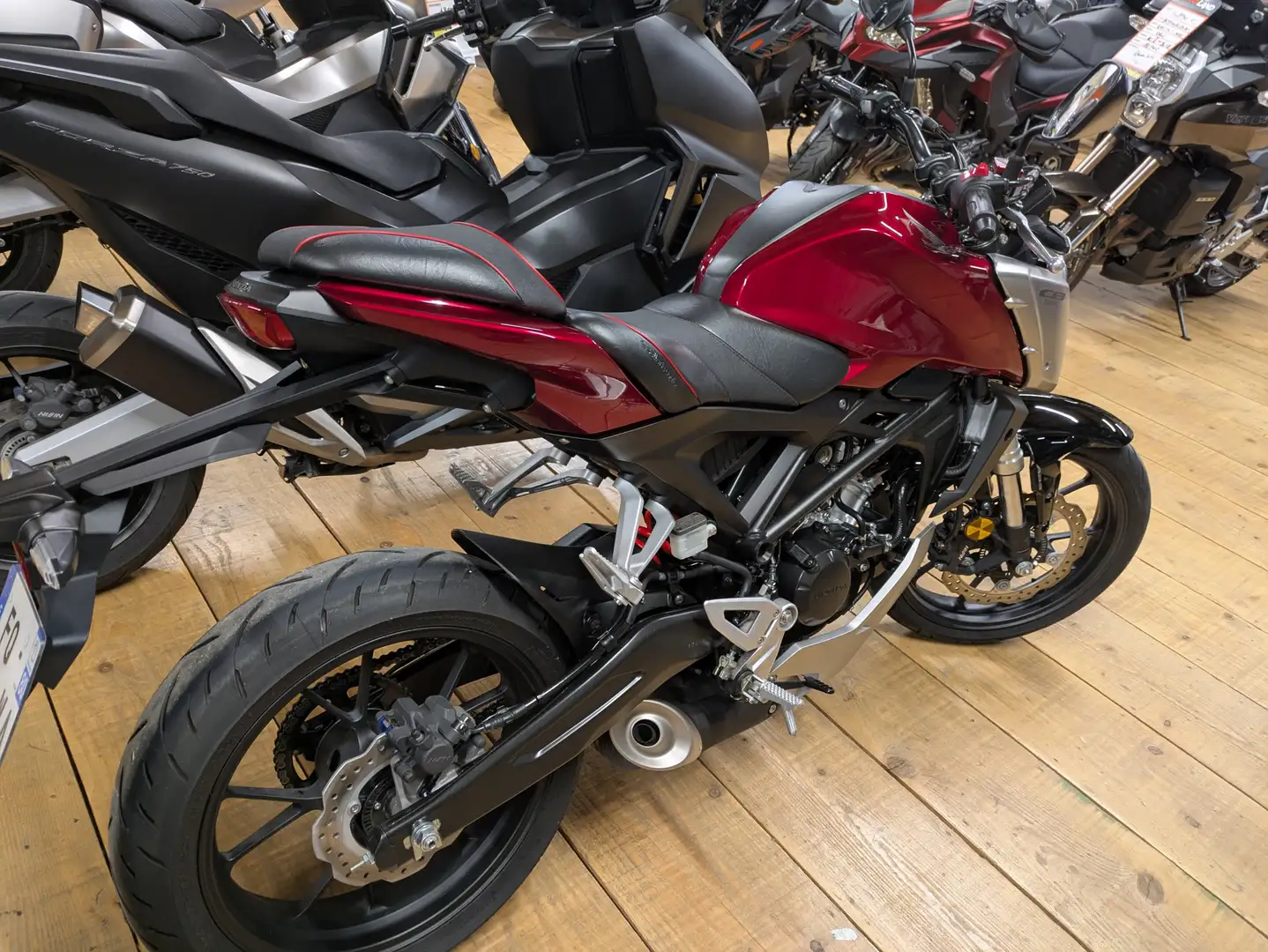 Honda CB 125 Rouge - 2