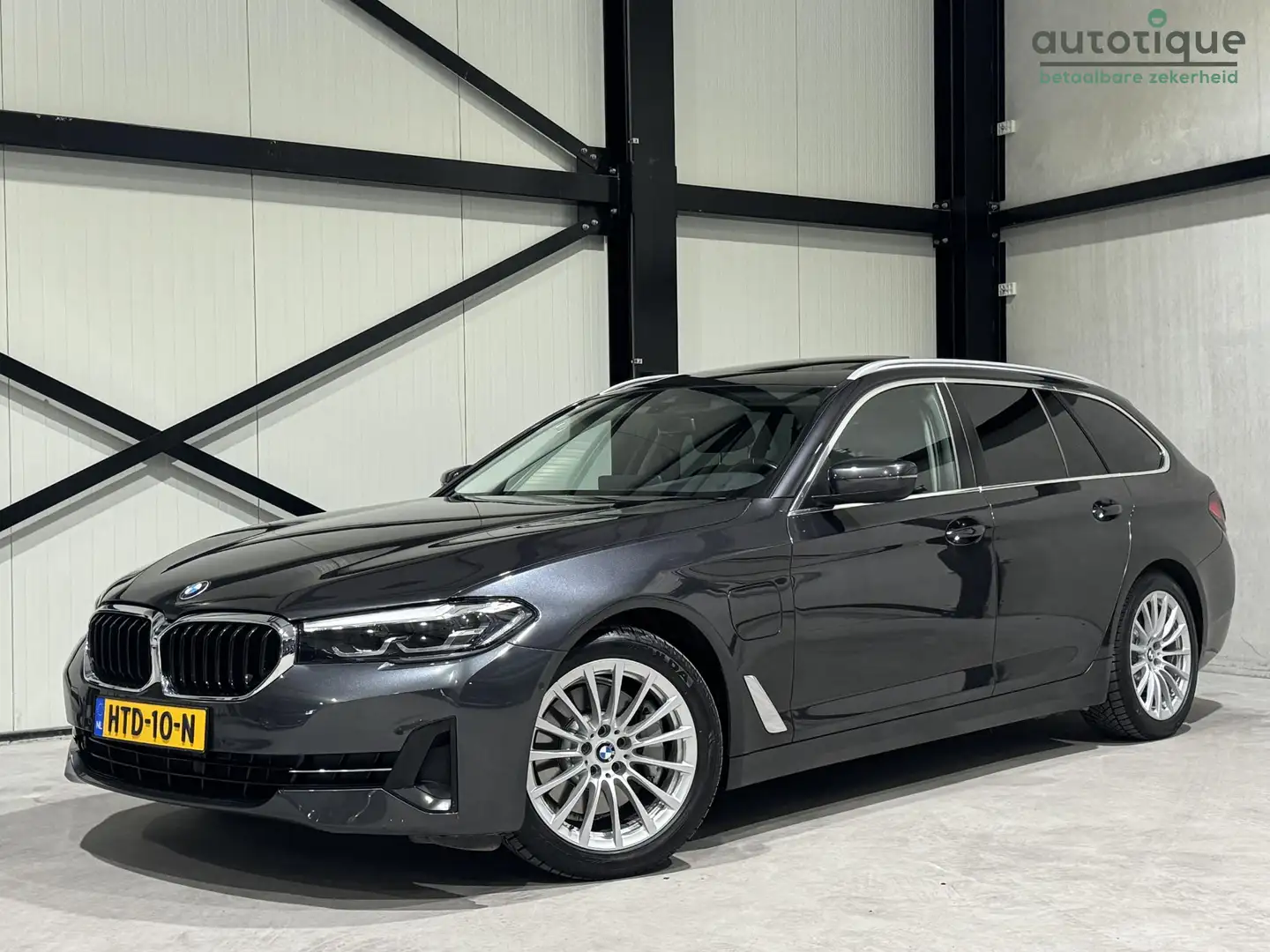 BMW 530 5-serie Touring 530e High Executive Aut. | panoram Grijs - 1