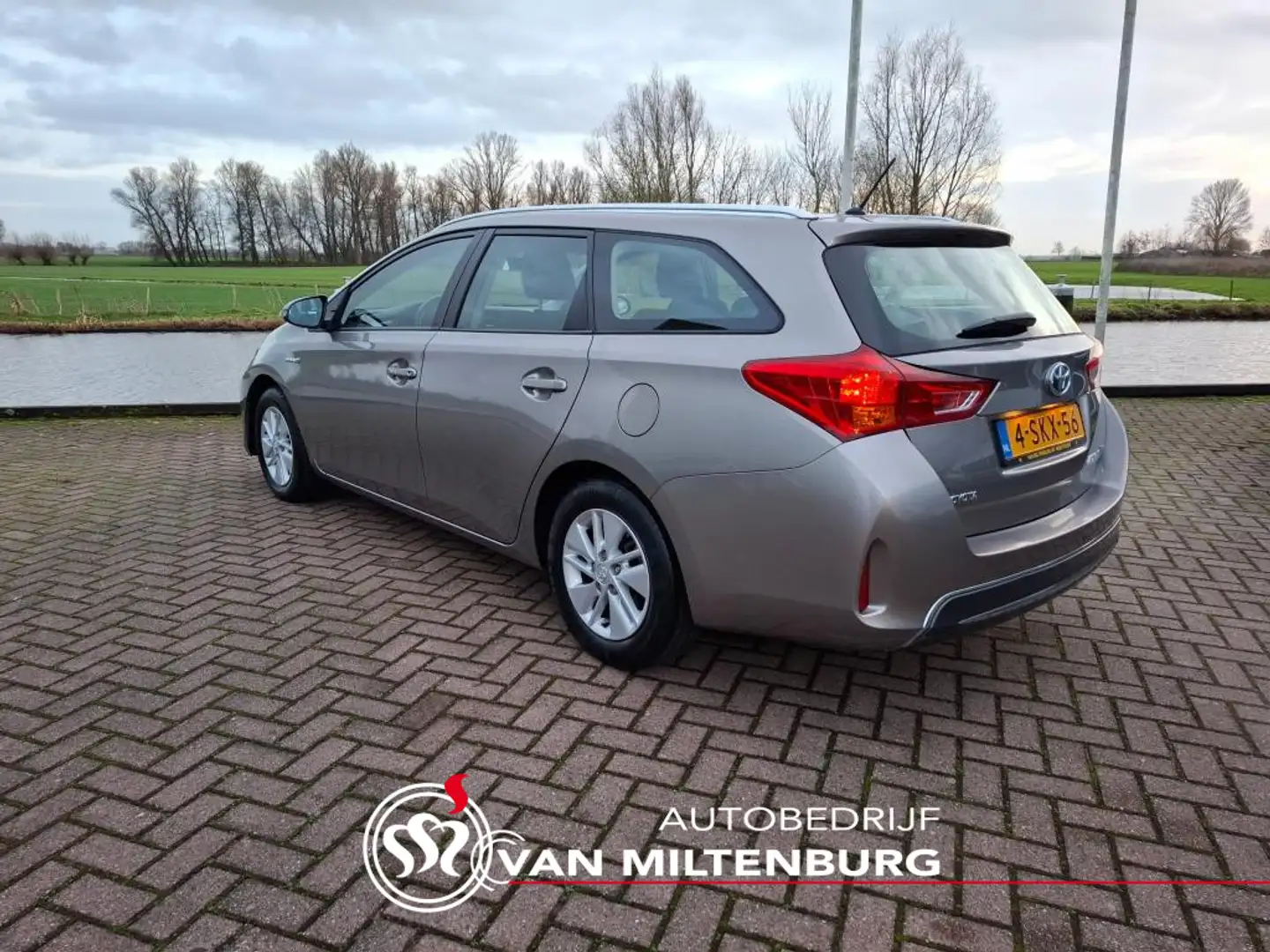 Toyota Auris Touring Sports 1.8 Hybrid Aspiration Clima Navi Ca Brun - 2