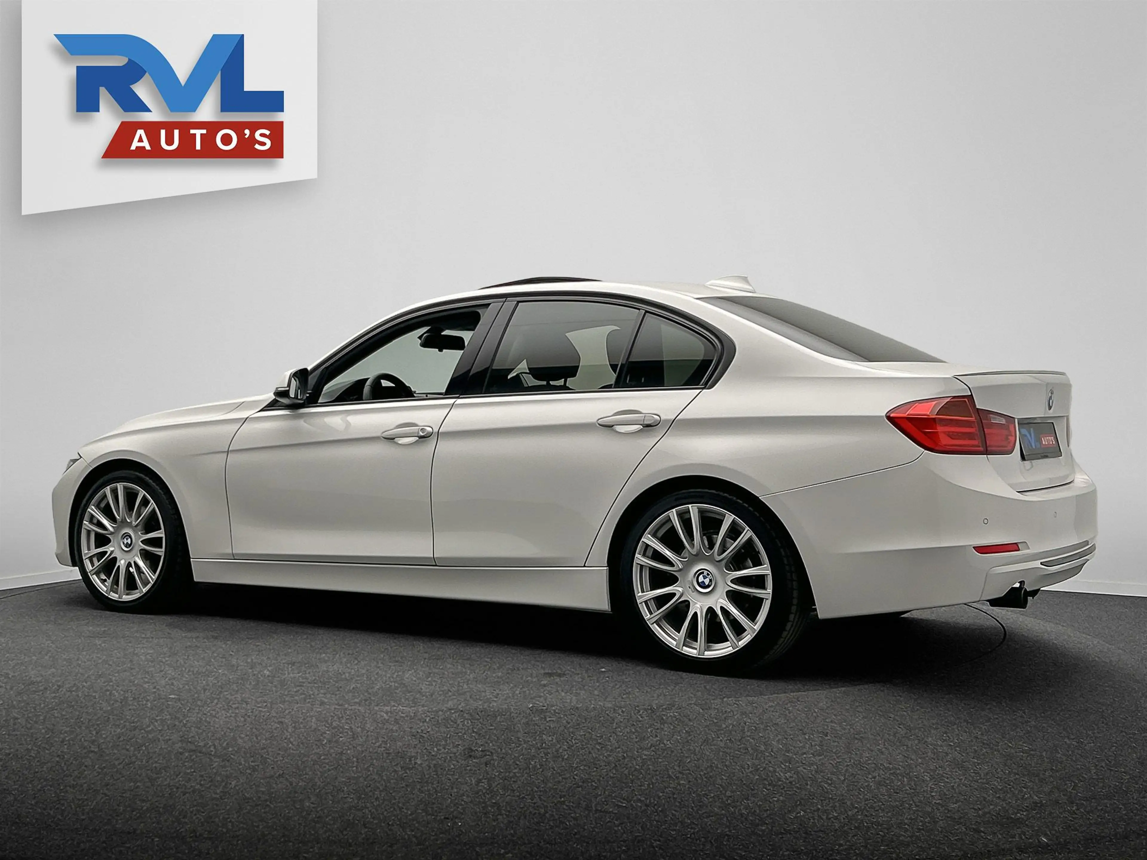 BMW 316 3-serie 316i High Executive | Origineel NL | Panor — photo 47