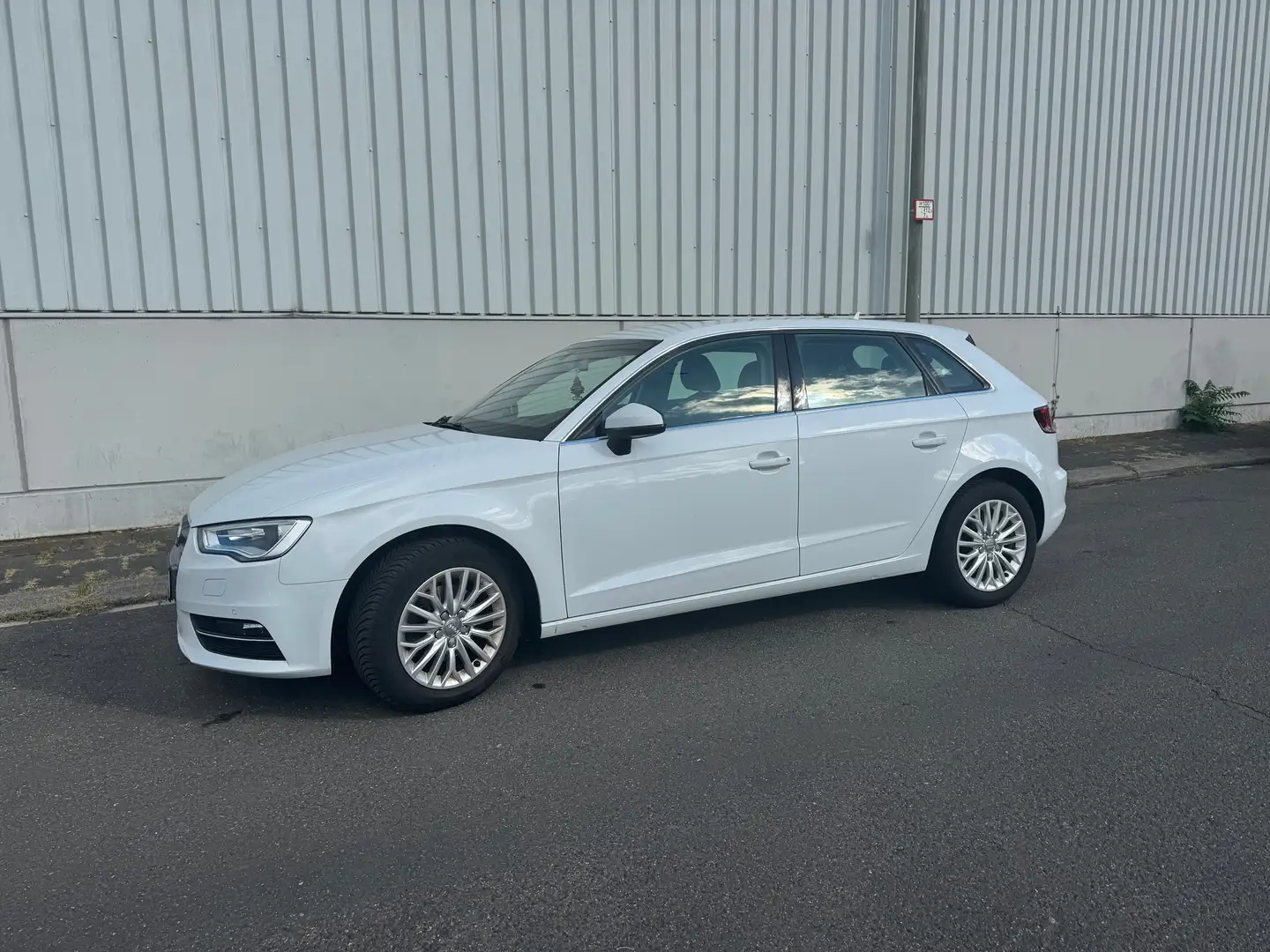 Audi A3 A3 1.6 TDI Sportback S tronic S line Sportpaket Weiß - 2