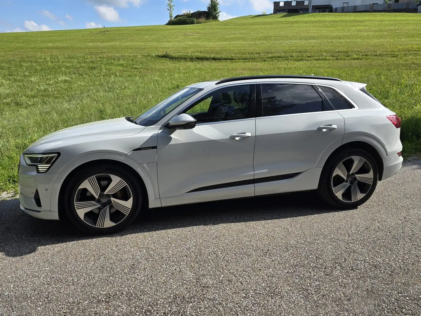 Audi e-tron 55 quattro advanced 21" AHK Pano Keyless 90% SOC Weiß - 2