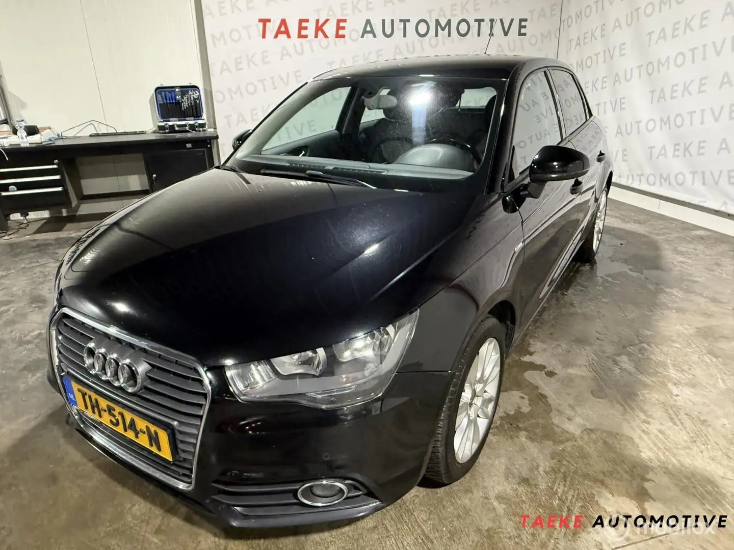 Audi A1 Sportback 1.2 TFSI Attraction S-Line/Clima/Cruise Чорний - 1