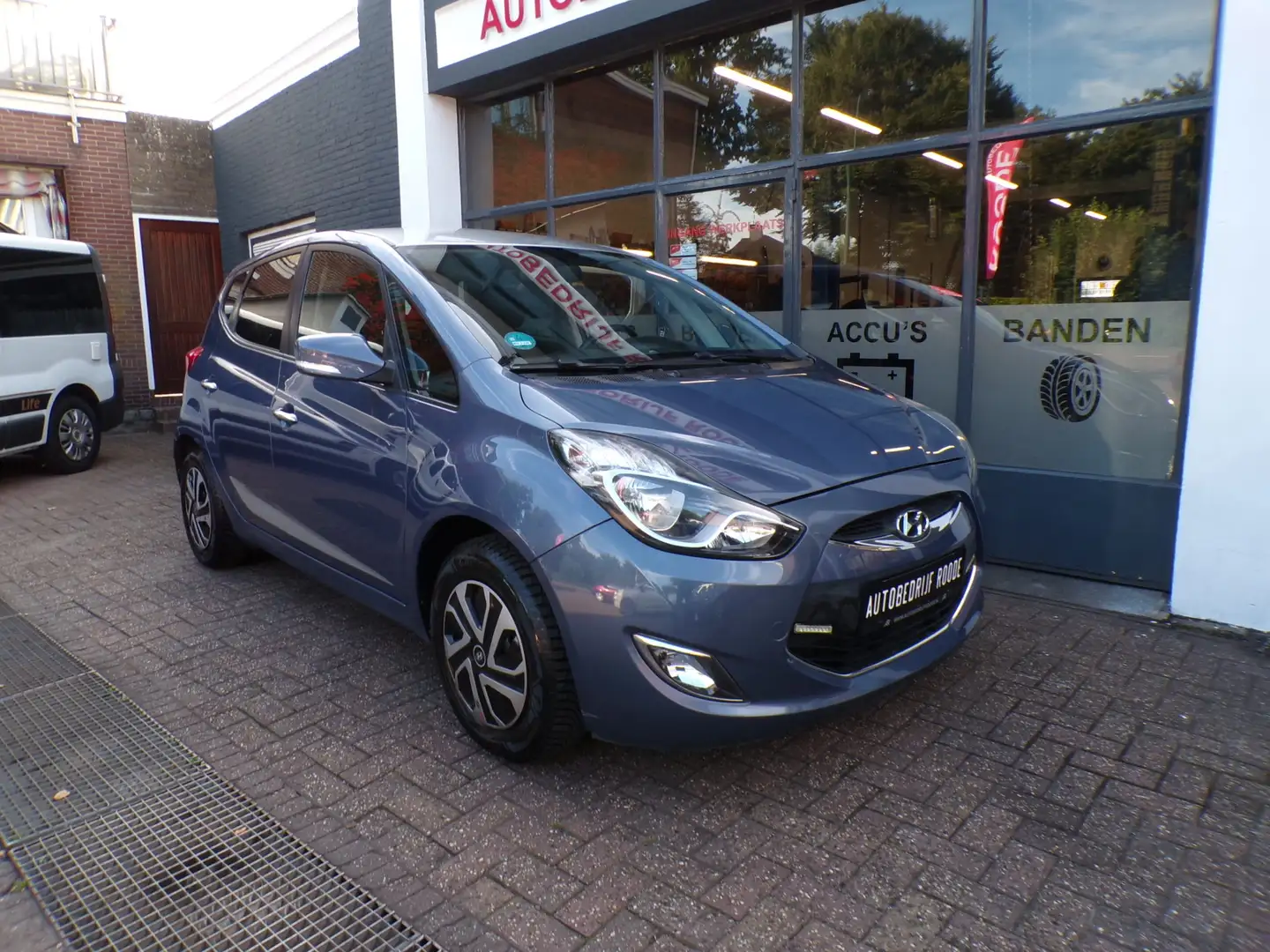Hyundai iX20 1.6i i-Drive Automaat GOED ONDERHOUDEN! Grijs - 2