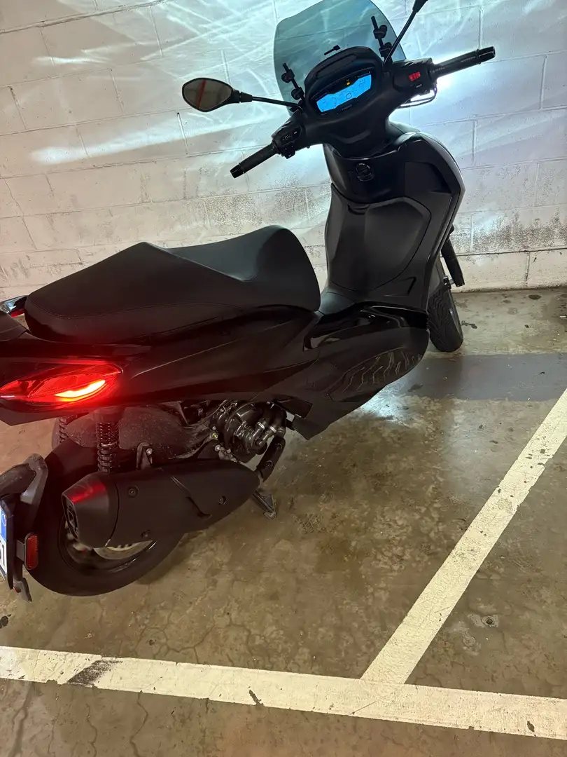 Piaggio Beverly 300 Deep Black - 2