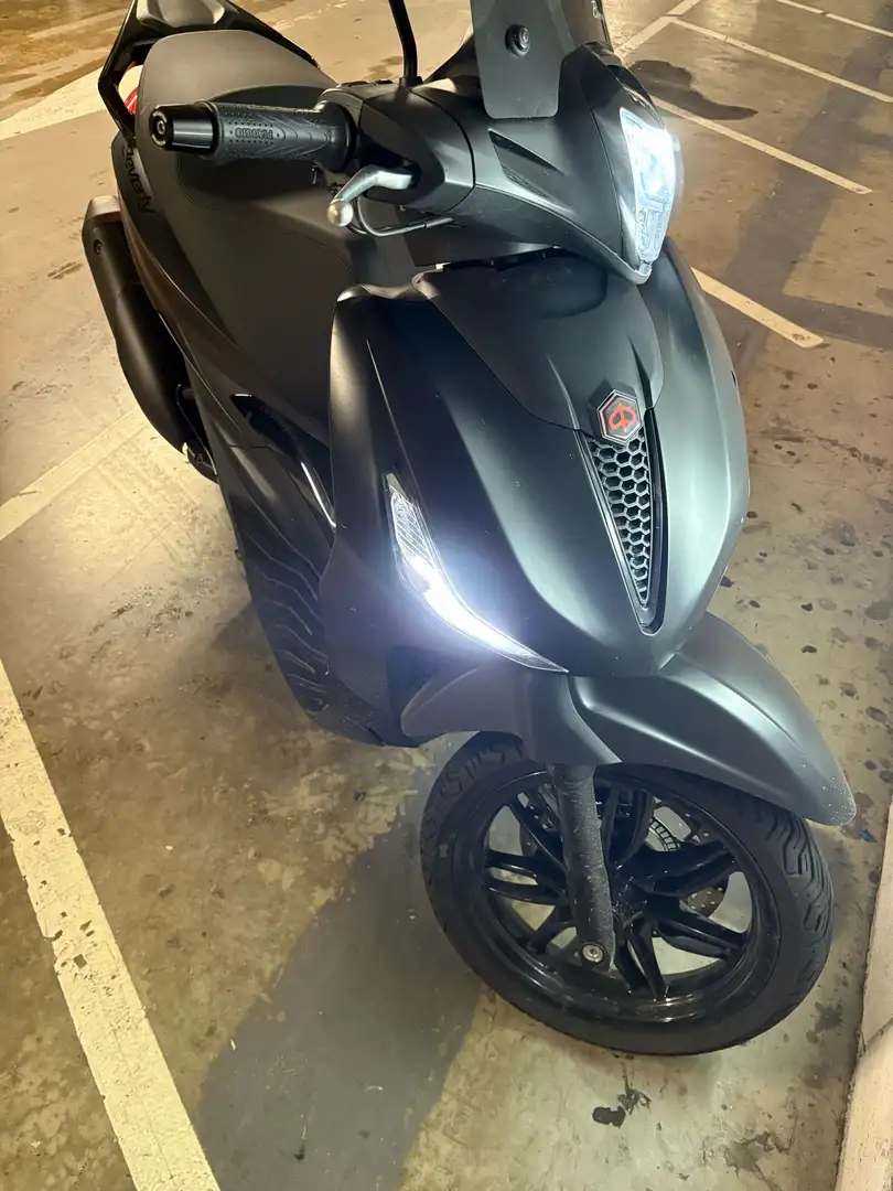 Piaggio Beverly 300 Deep Black - 1