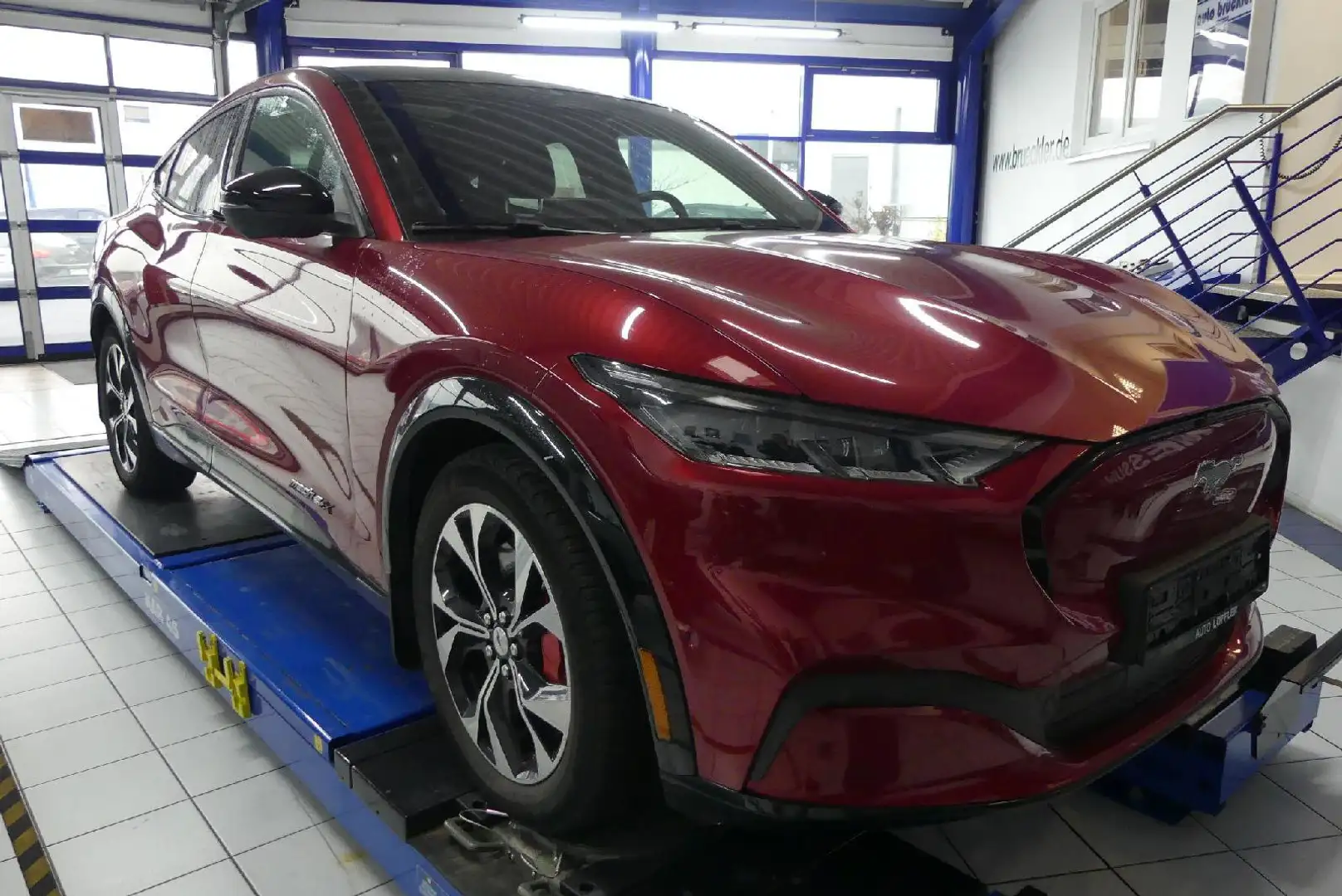 Ford Mustang Mach-E Premium AWD+99KW+Dach+Winter+LED+AHK+Garantie! Rouge - 2