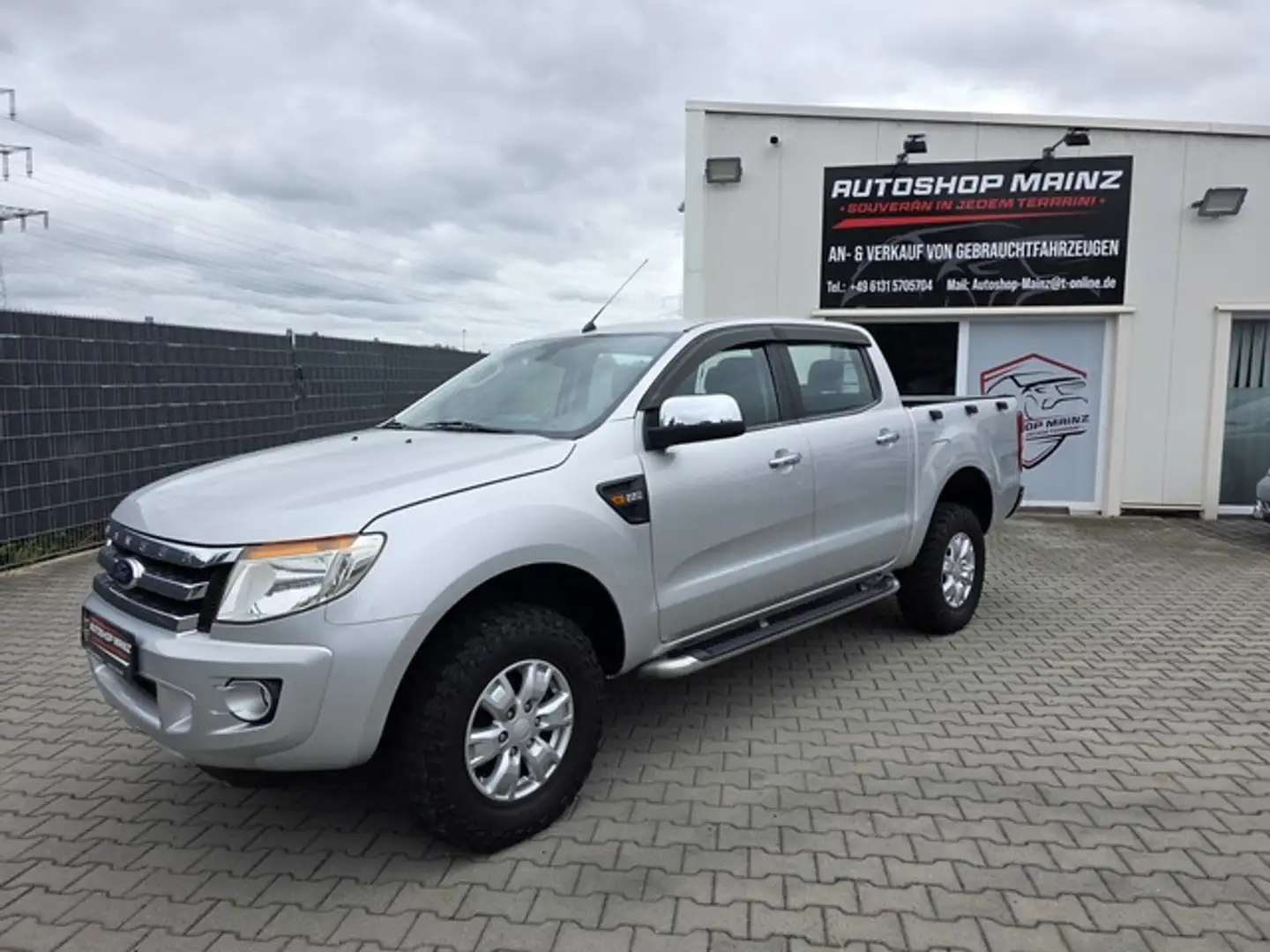 Ford Ranger 2.2 Doppelkabine 4x4 XLT **Top-Gepflegt** Silber - 1