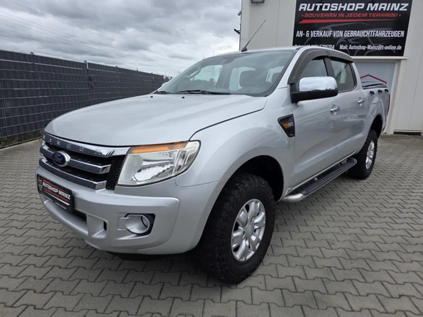 Ford Ranger 2.2 Doppelkabine 4x4 XLT **Top-Gepflegt** Silber - 2