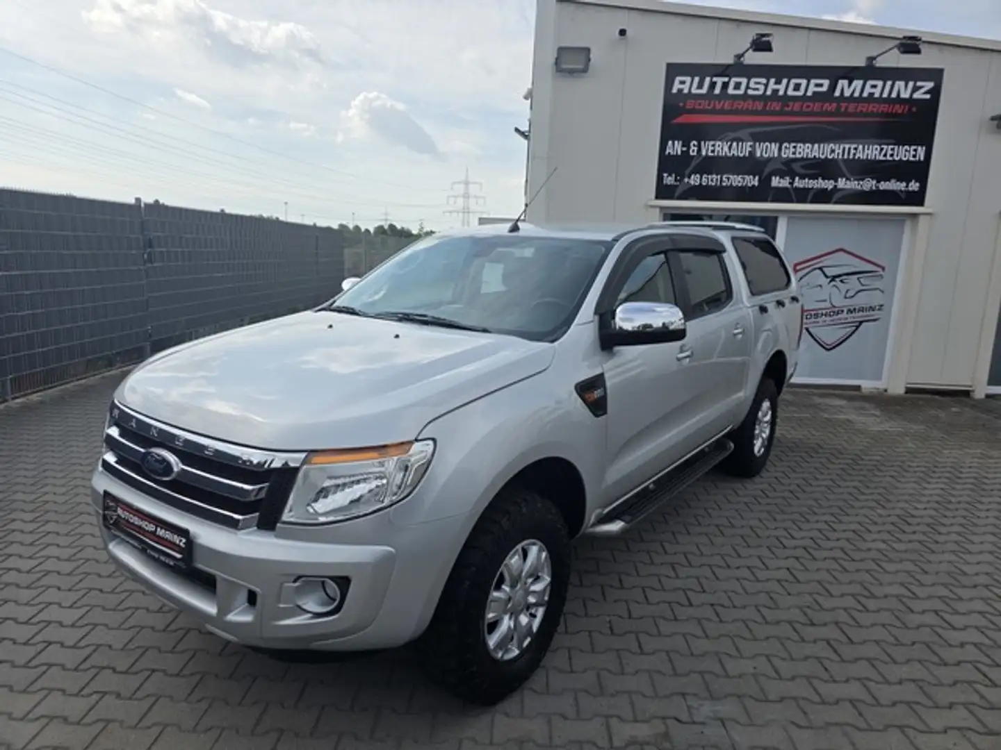 Ford Ranger 2.2 Doppelkabine 4x4 XLT **Top-Gepflegt** Silber - 1