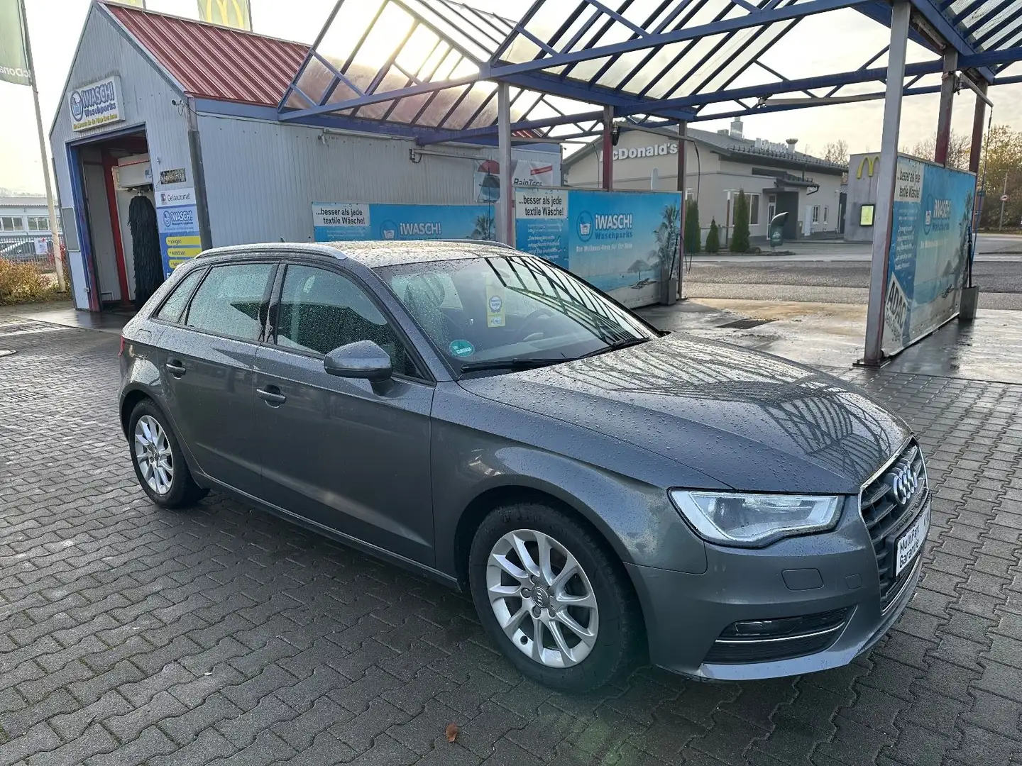 Audi A3 Sportback attraction / EURO-6 / TÜV-AU 03-2027 Grau - 2
