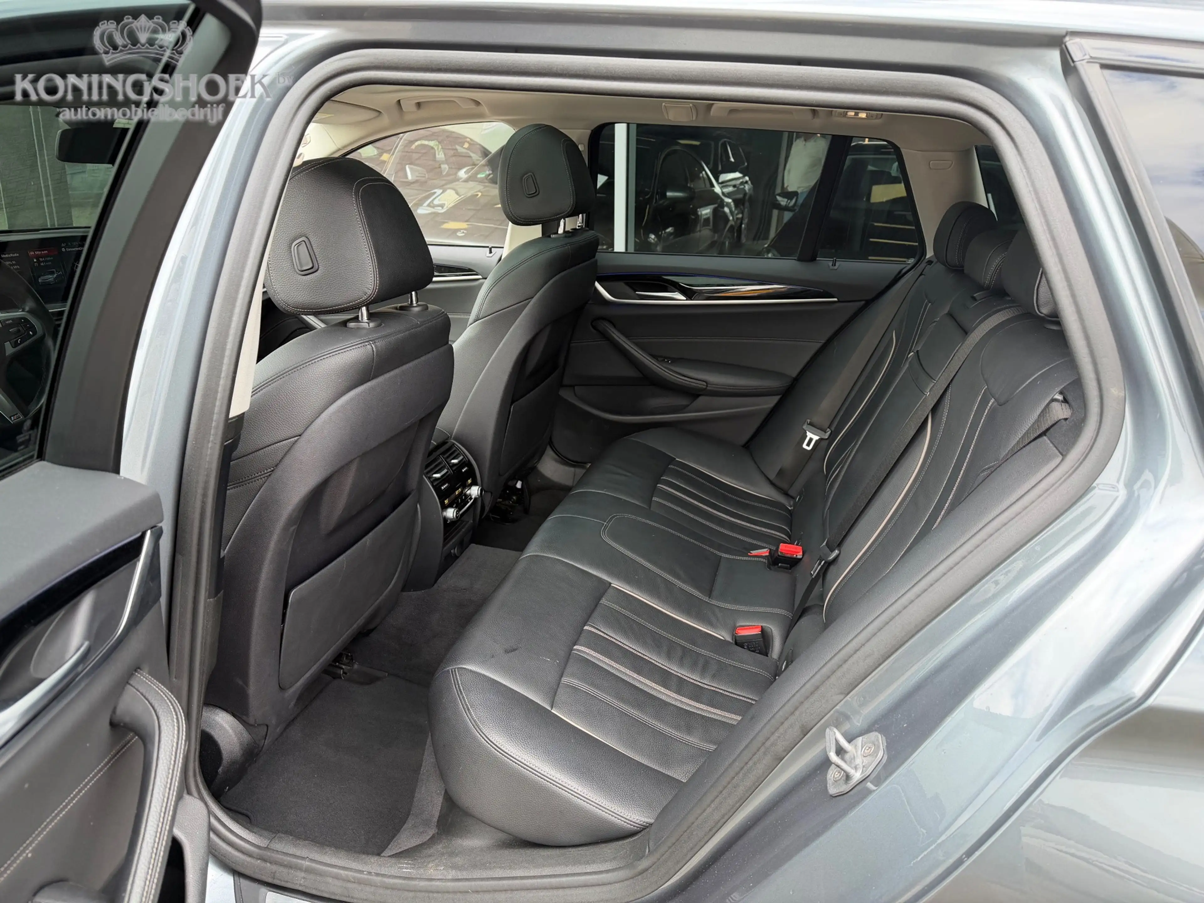 BMW 540 5-serie Touring 540i xDrive High Executive — photo 18