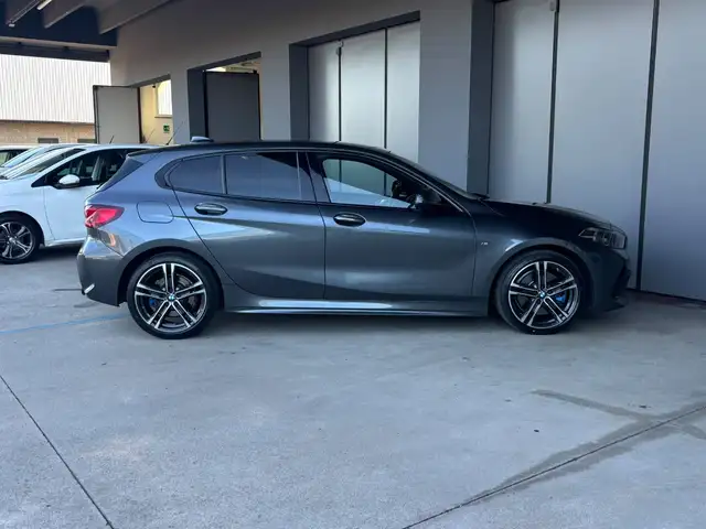BMW 1 Series view 6