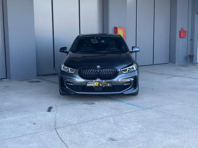 BMW 1 Series view 4