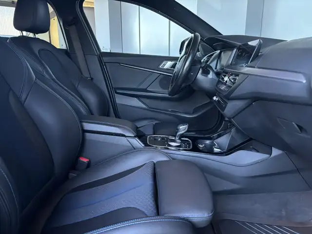 BMW 1 Series view 8