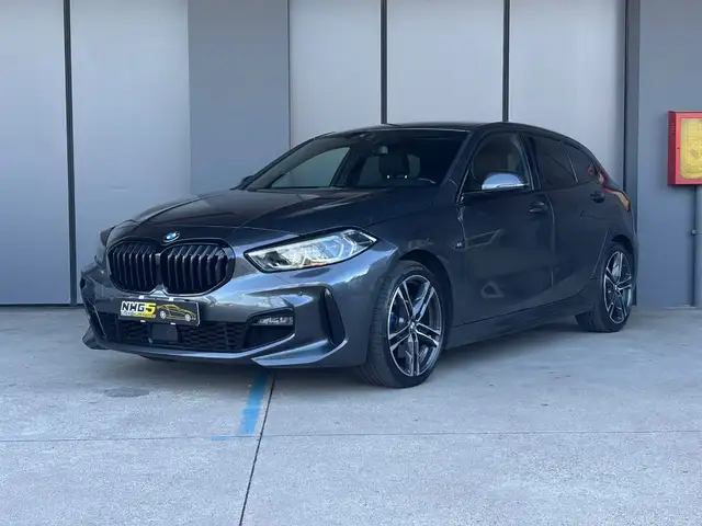 BMW 1 Series view 2