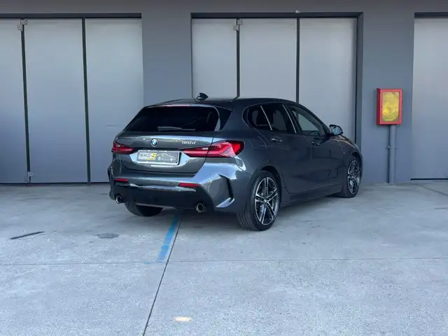 BMW 1 Series view 5