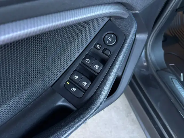 BMW 1 Series view 15