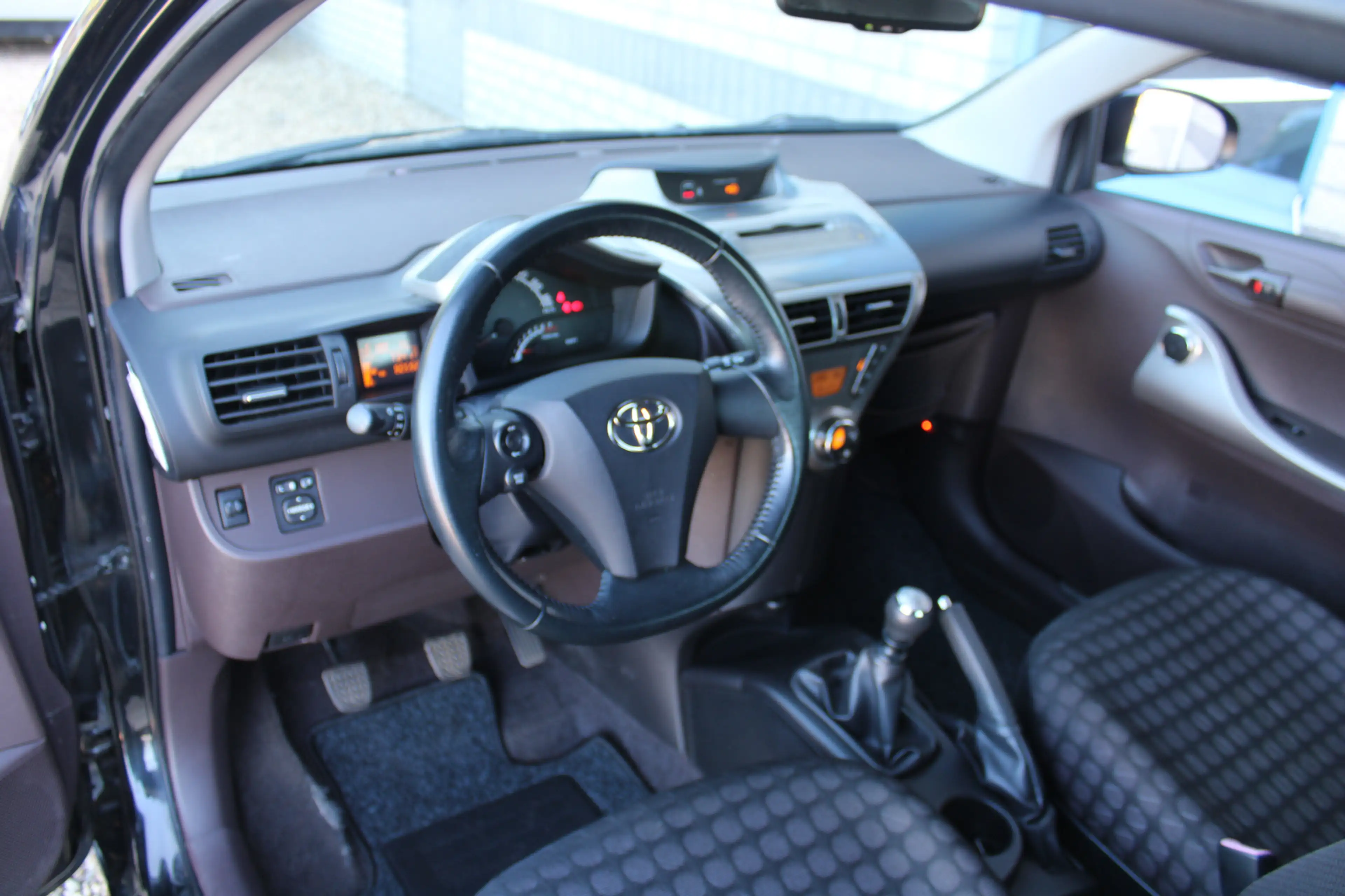 Toyota iQ 1.0 VVTi Aspiration Airco — photo 4