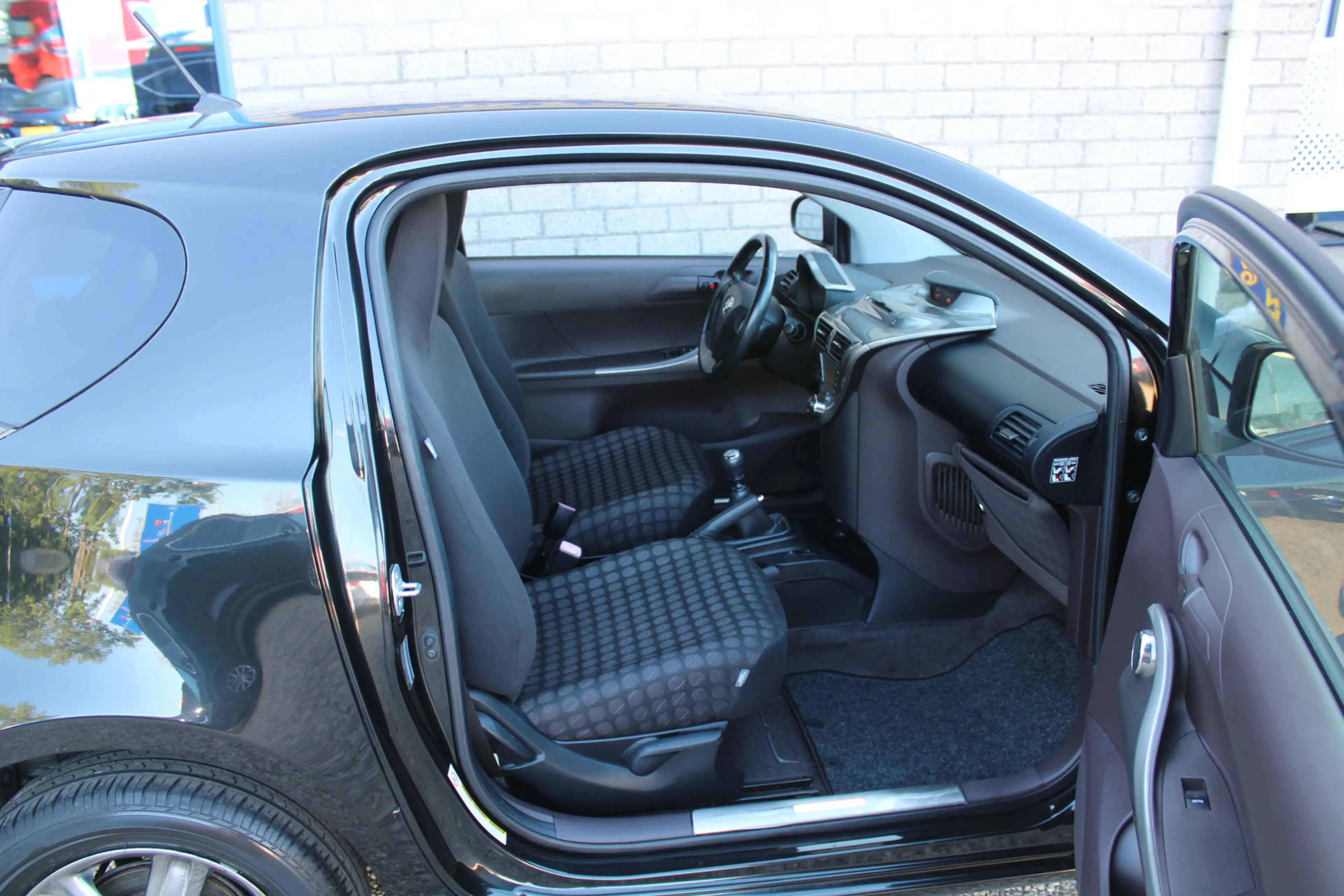 Toyota iQ 1.0 VVTi Aspiration Airco — photo 20