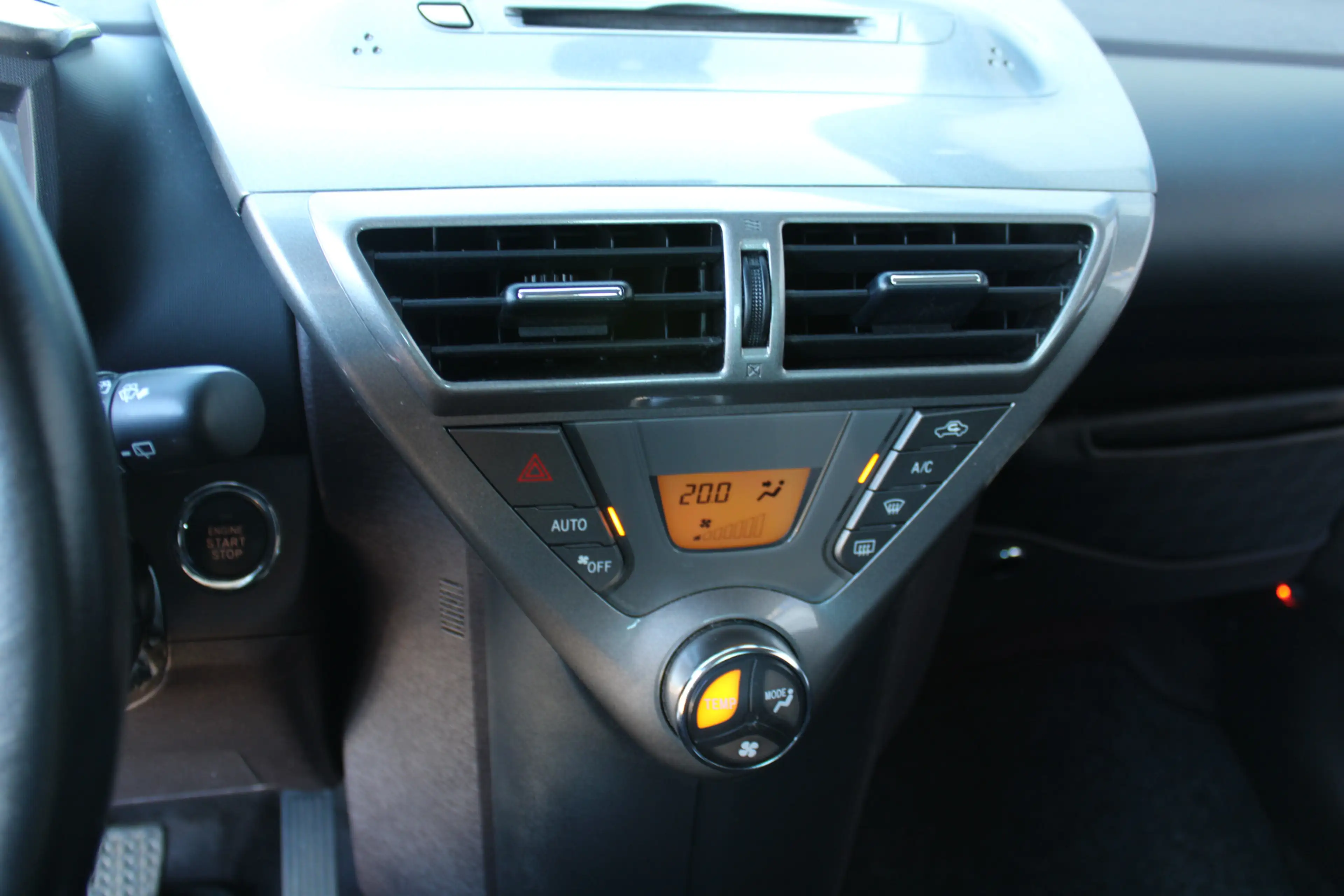 Toyota iQ 1.0 VVTi Aspiration Airco — photo 6