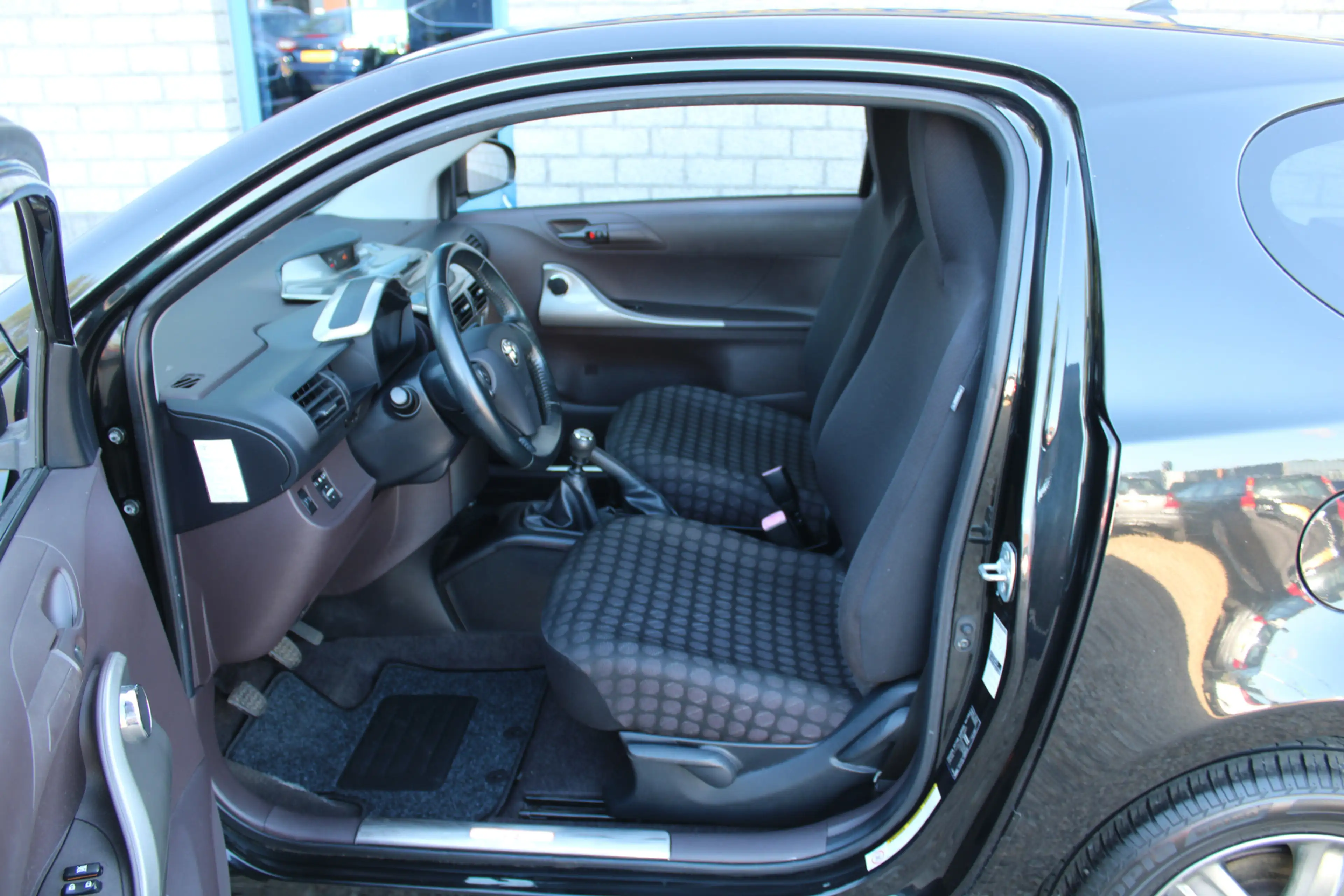 Toyota iQ 1.0 VVTi Aspiration Airco — photo 5